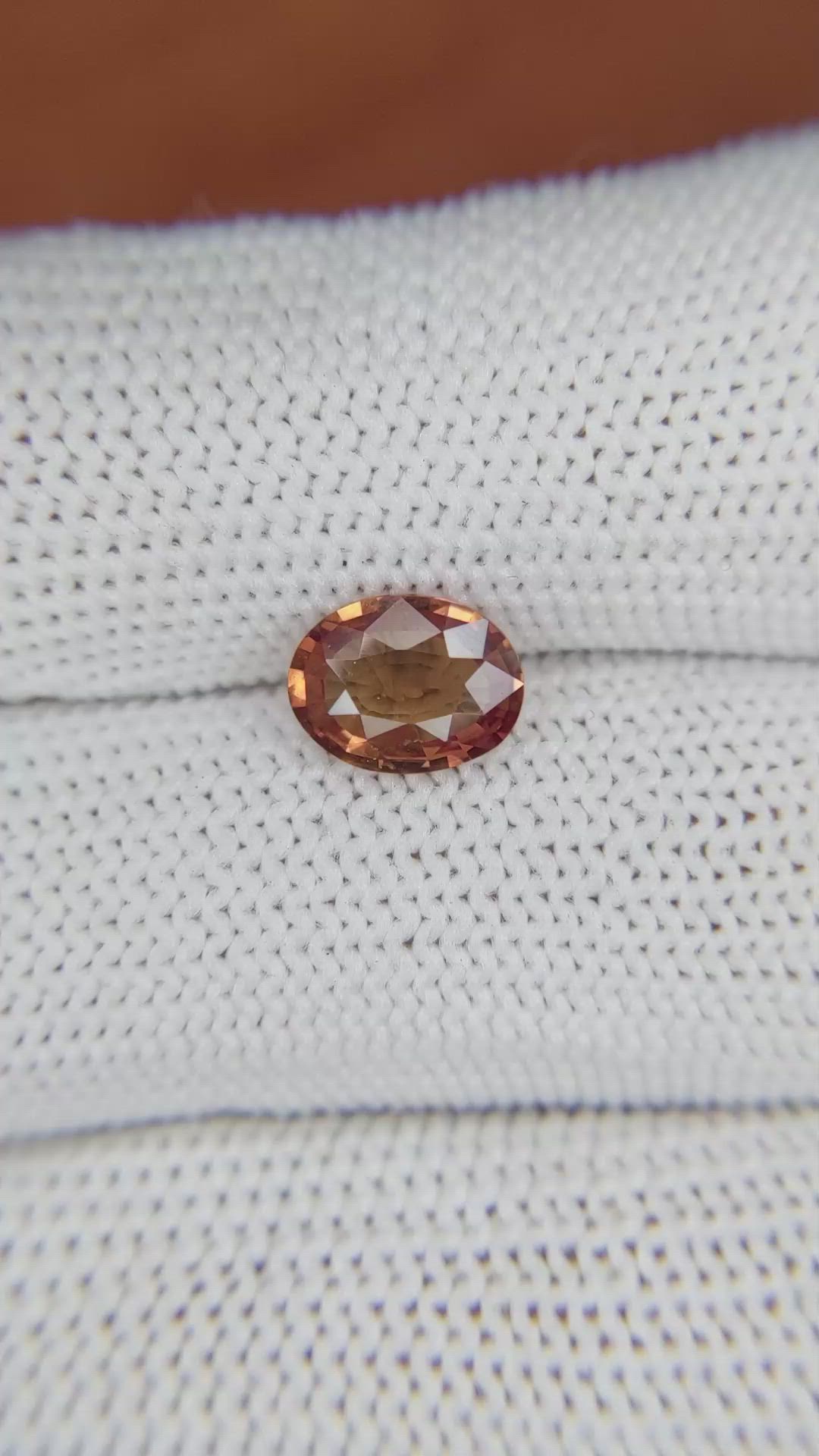 1.57 Ct. Reddish Orange Sapphire from Ceylon (Sri Lanka) Size Video