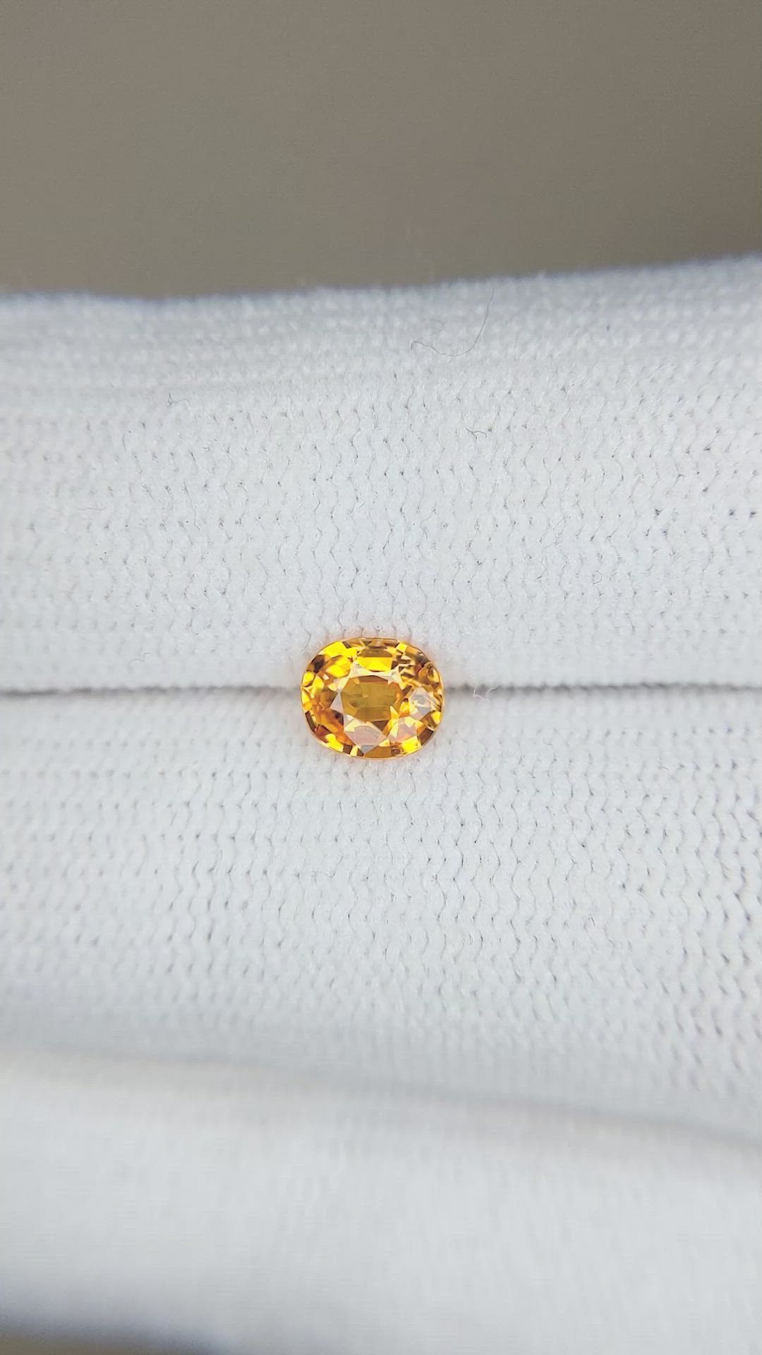 0.50 Ct. Yellowish Orange Sapphire from Ceylon (Sri Lanka) Size Video