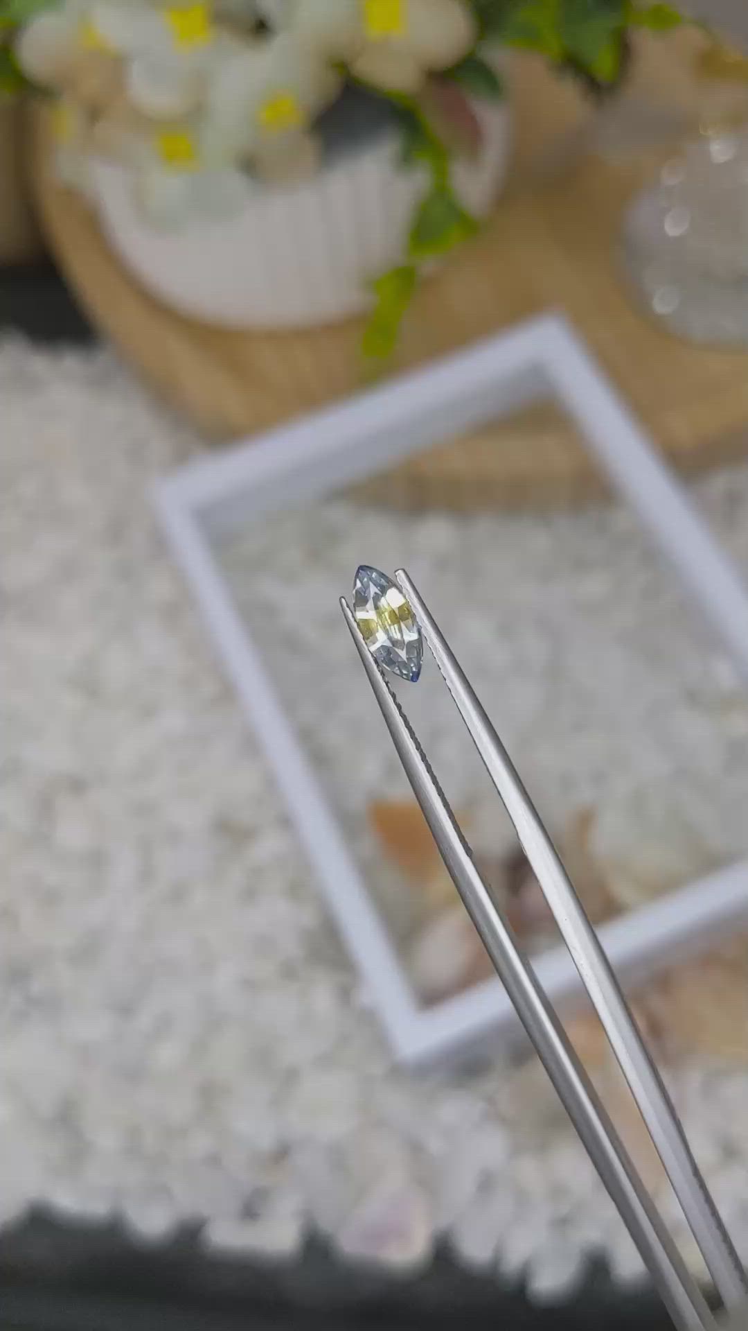 0.80 Ct. Bi Color Sapphire from Ceylon (Sri Lanka) Size Video