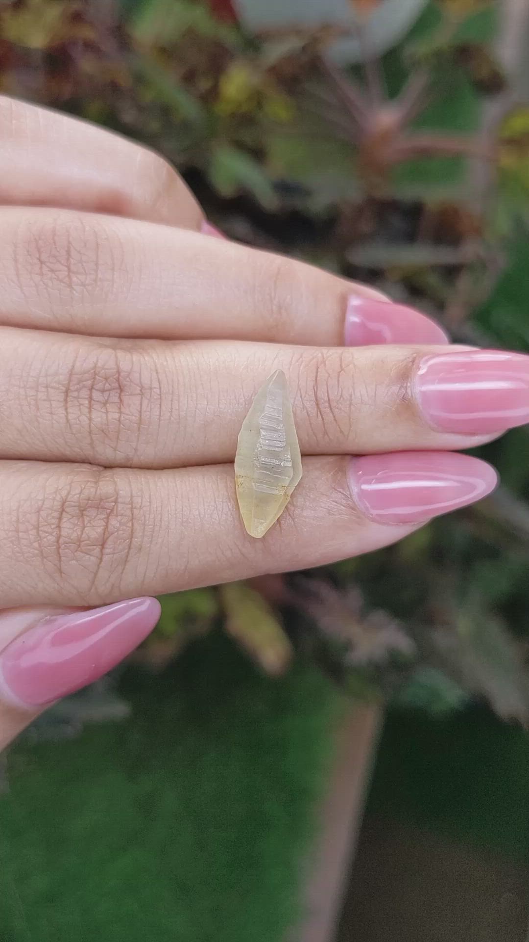 7.37 Ct. Yellow Rough Sapphire from Ceylon (Sri Lanka) Size Video