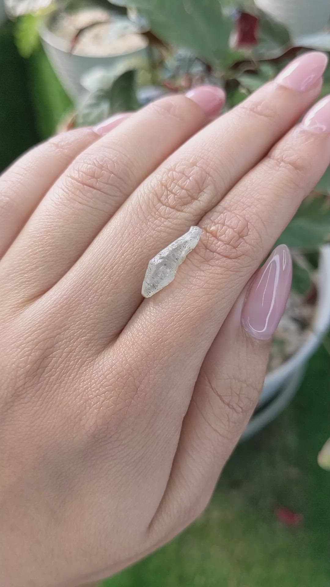 4.31 Ct. Grey Rough Sapphire from Ceylon (Sri Lanka) Size Video