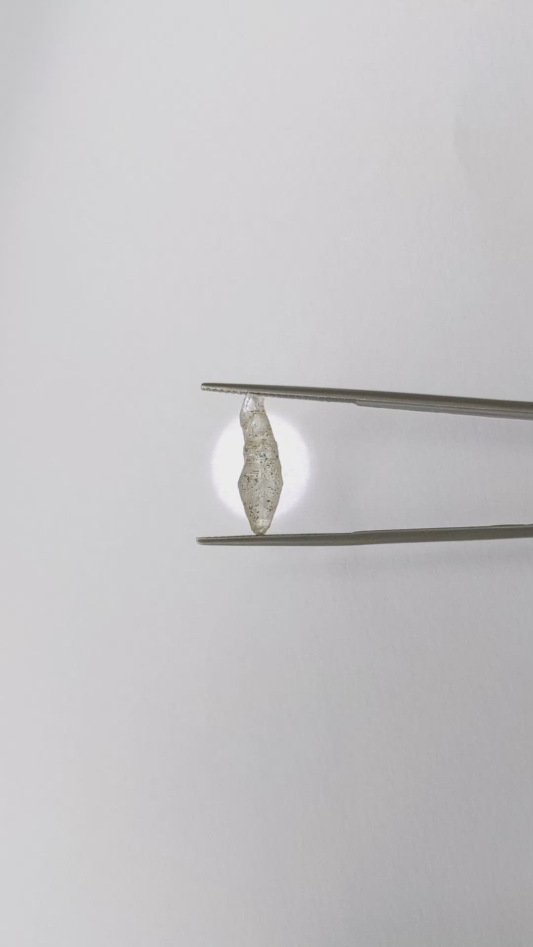 4.31 Ct. Grey Rough Sapphire from Ceylon (Sri Lanka) Size Video