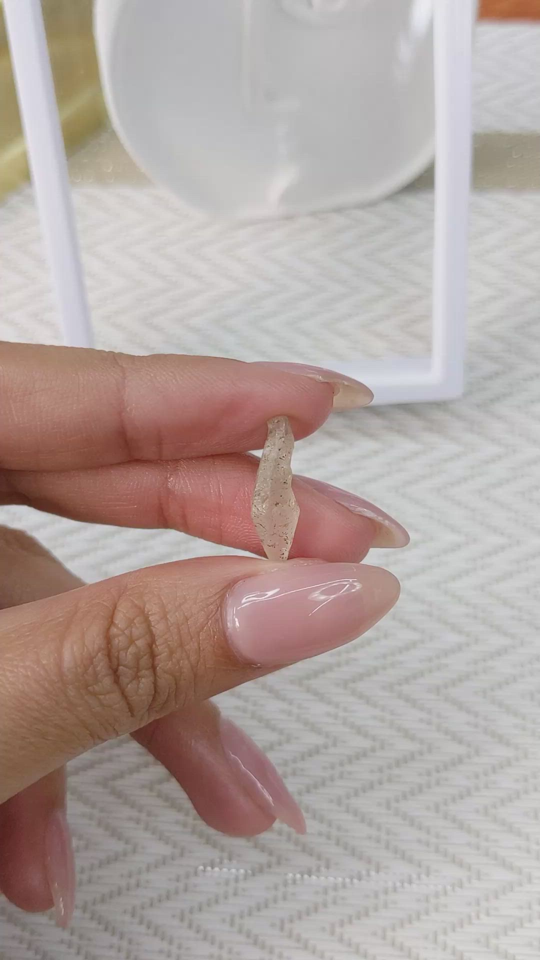 4.31 Ct. Grey Rough Sapphire from Ceylon (Sri Lanka) Size Video