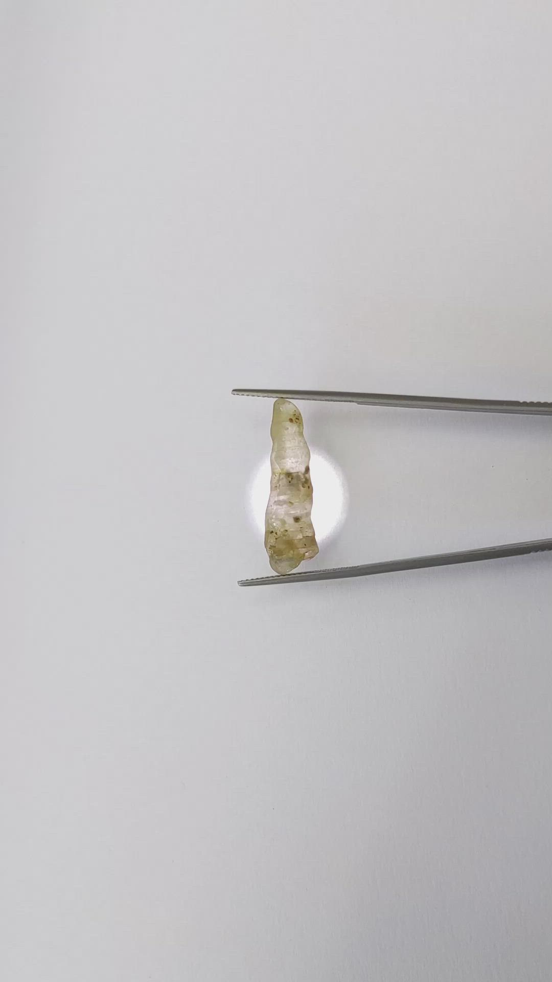 14.47 Ct. Yellow Sapphire Crystal from Ceylon (Sri Lanka) Size Video