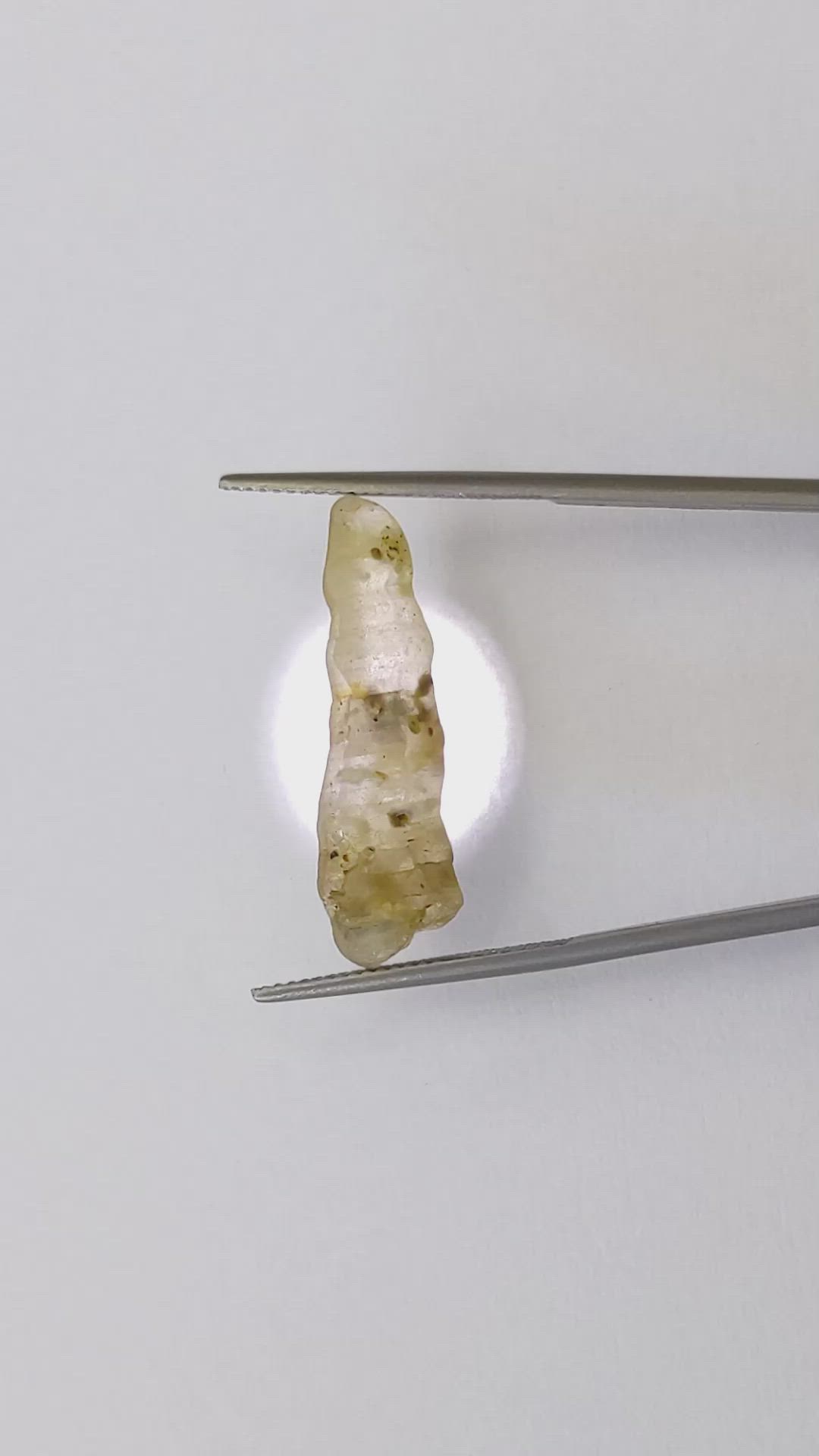 14.47 Ct. Yellow Sapphire Crystal from Ceylon (Sri Lanka) Size Video