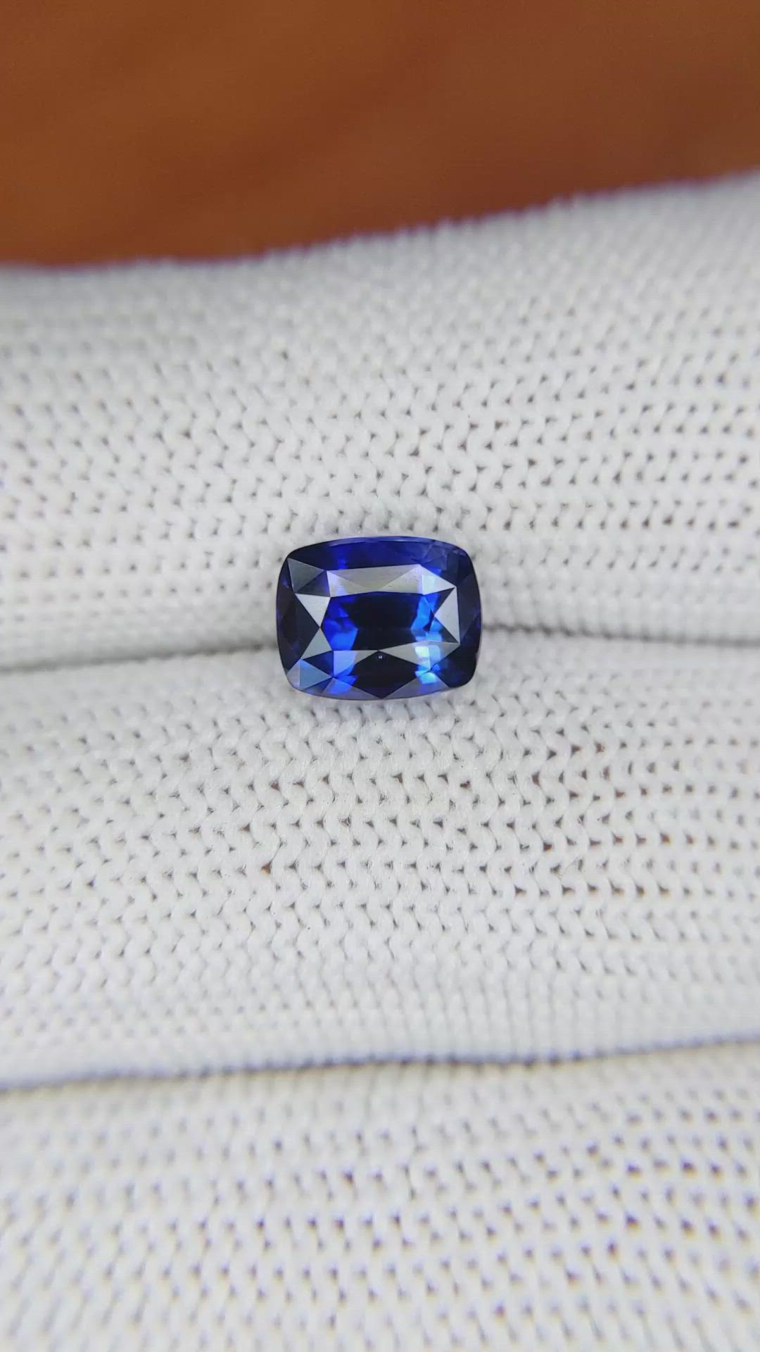 3.18 Ct. Blue Sapphire from Ceylon (Sri Lanka) Size Video