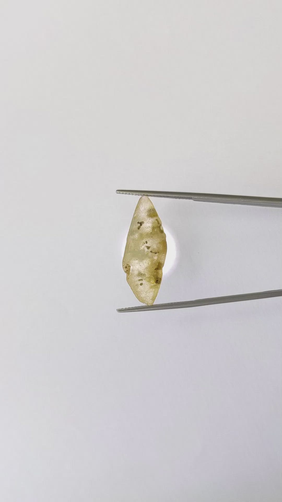 20.46 Ct. Yellow Rough Sapphire Crystal from Ceylon (Sri Lanka) Size Video