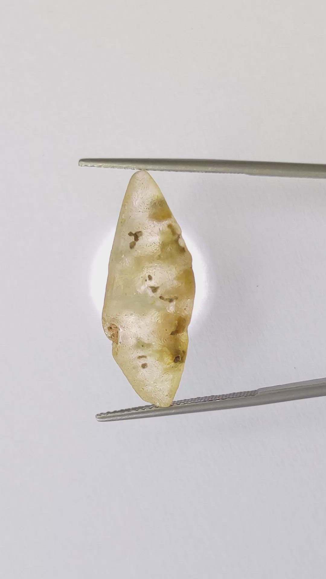 20.46 Ct. Yellow Rough Sapphire Crystal from Ceylon (Sri Lanka) Size Video