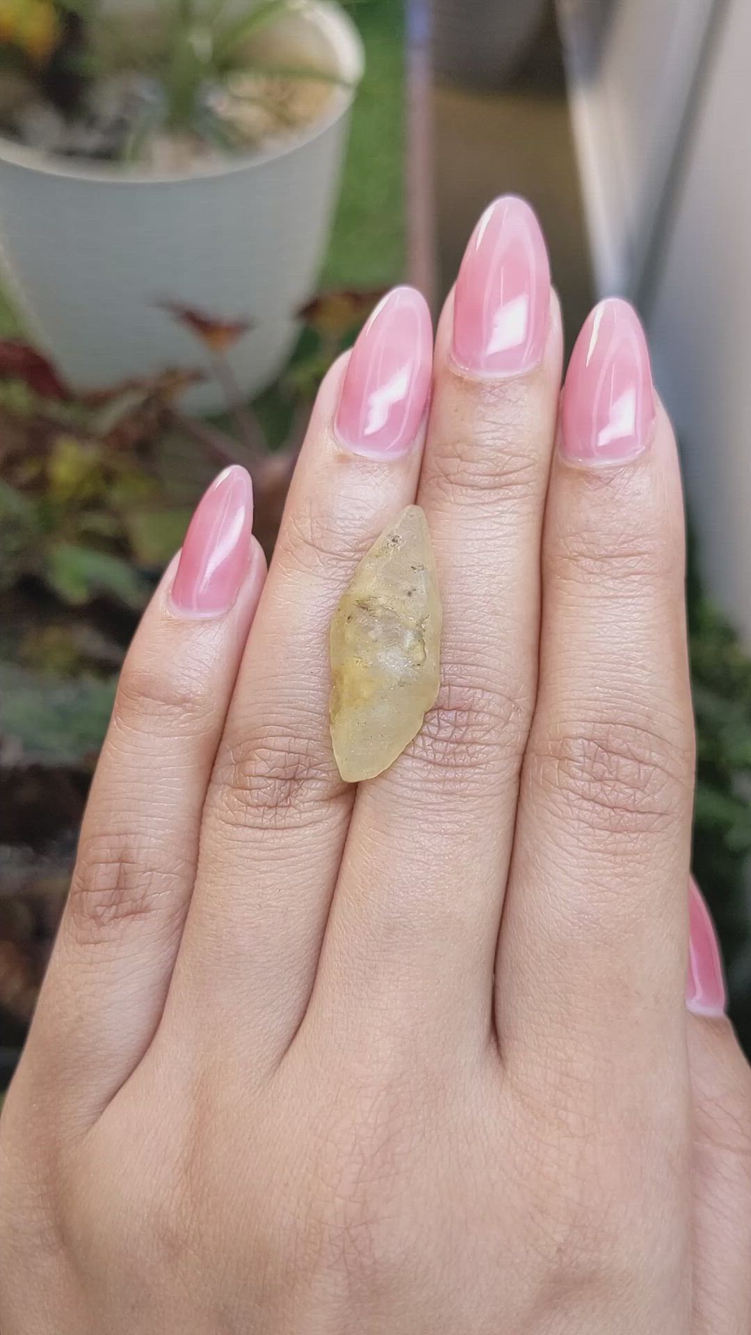 20.46 Ct. Yellow Rough Sapphire Crystal from Ceylon (Sri Lanka) Size Video