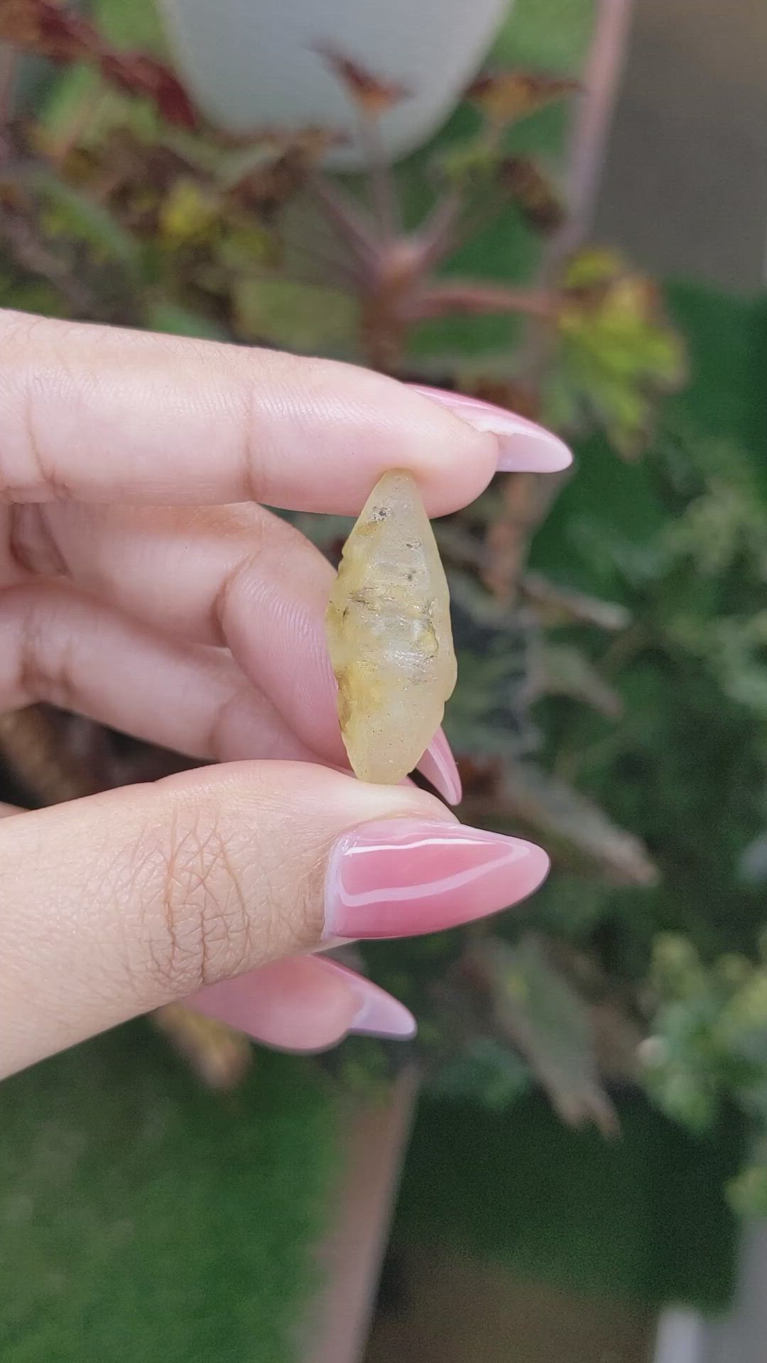 20.46 Ct. Yellow Rough Sapphire Crystal from Ceylon (Sri Lanka) Size Video