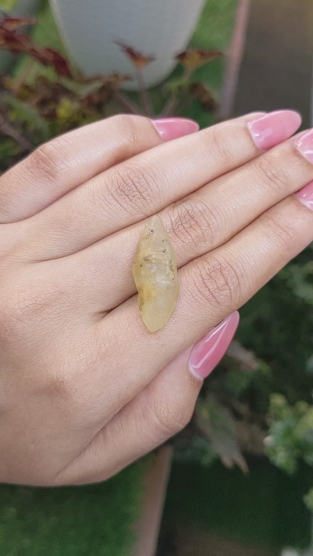 20.46 Ct. Yellow Rough Sapphire Crystal from Ceylon (Sri Lanka) Size Video