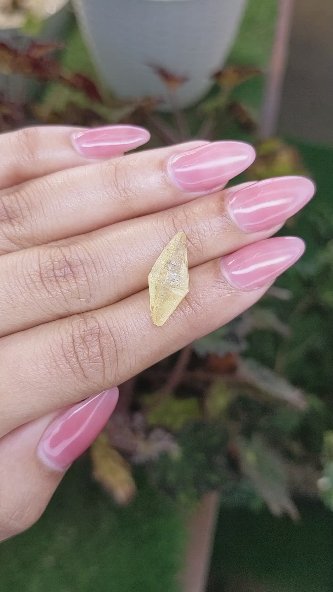 8.85 Ct. Yellow Rough Sapphire Crystal from Ceylon (Sri Lanka) Size Video