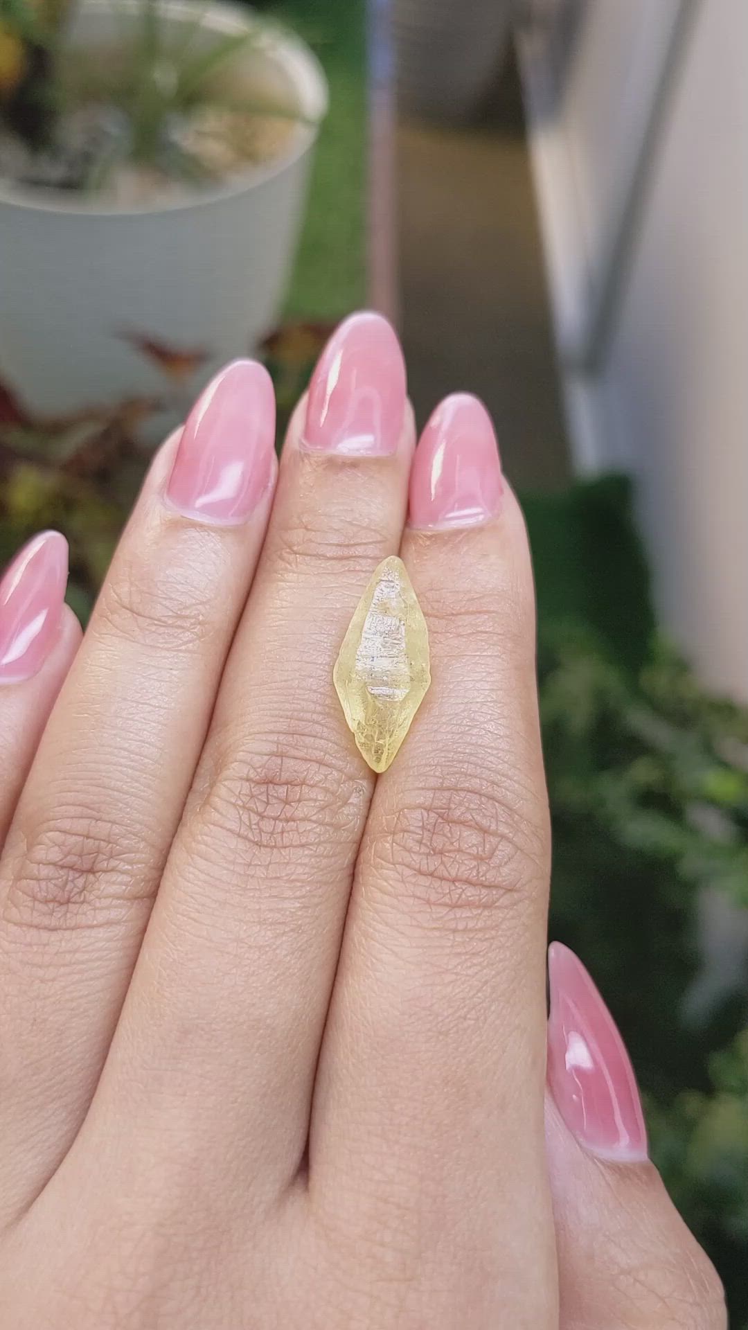 8.85 Ct. Yellow Rough Sapphire Crystal from Ceylon (Sri Lanka) Size Video