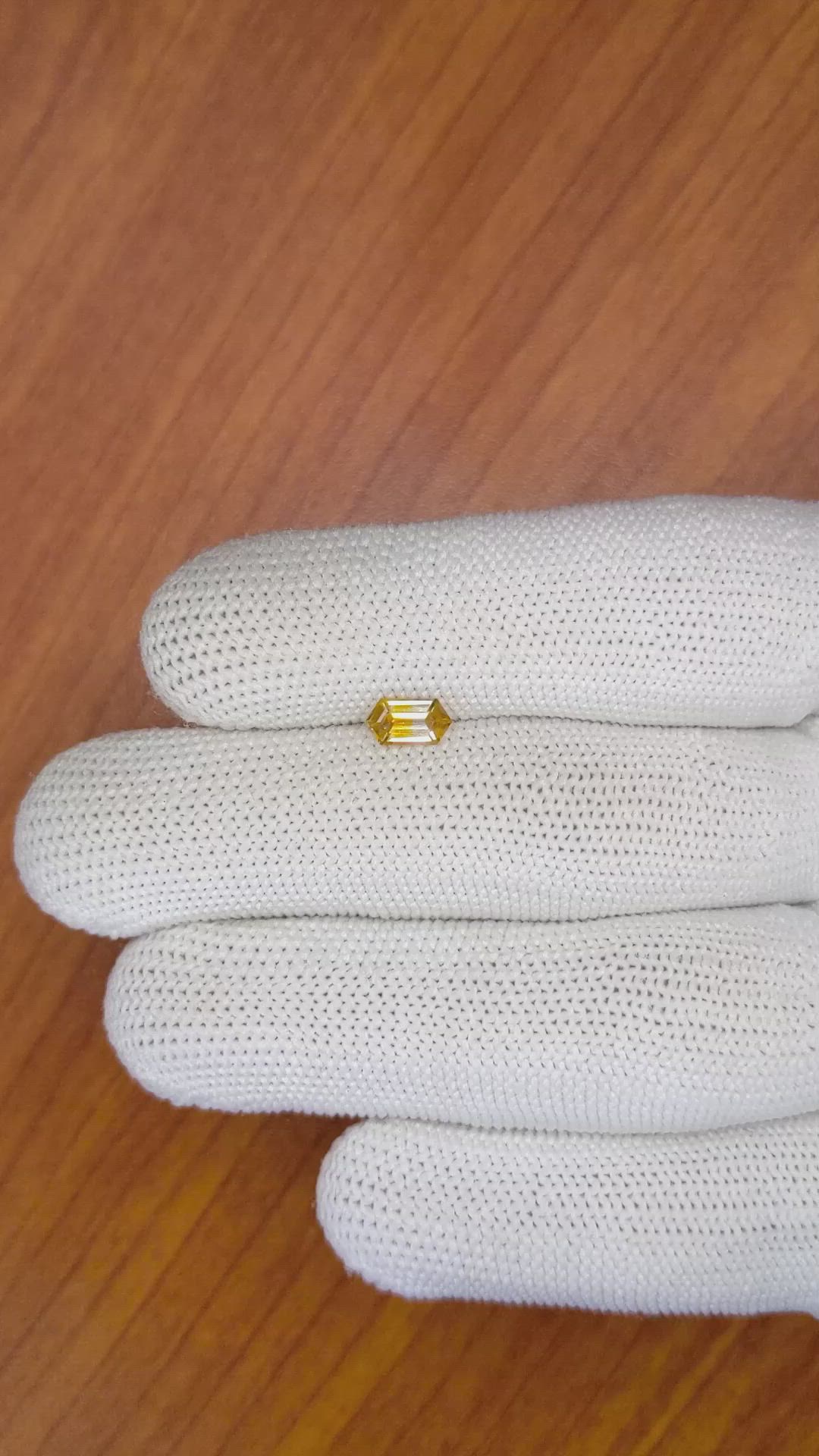 0.74 Ct. Bi Color Sapphire from Ceylon (Sri Lanka) Size Video