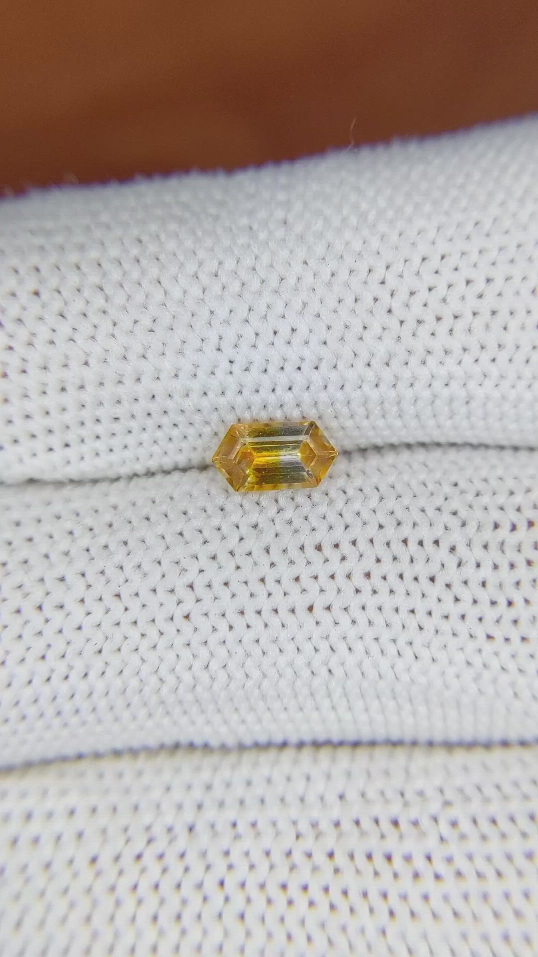 0.74 Ct. Bi Color Sapphire from Ceylon (Sri Lanka) Size Video