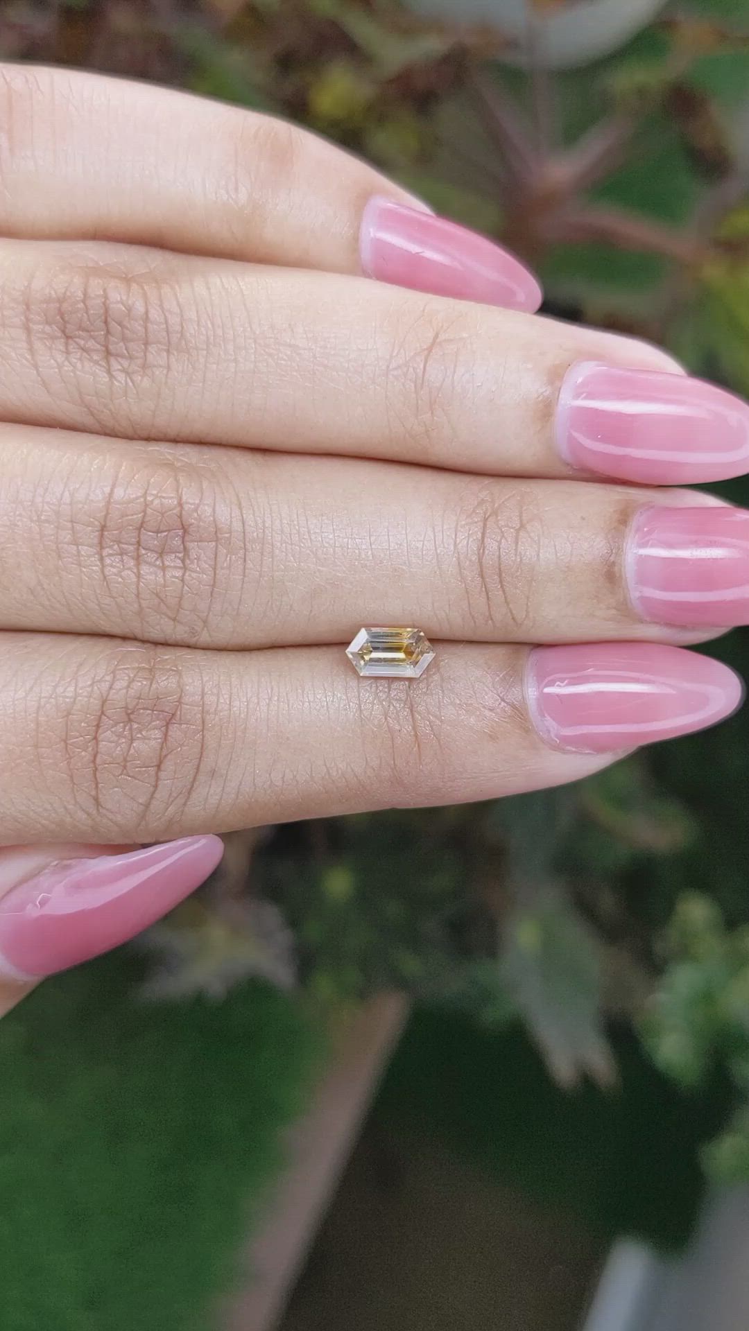 0.74 Ct. Bi Color Sapphire from Ceylon (Sri Lanka) Size Video