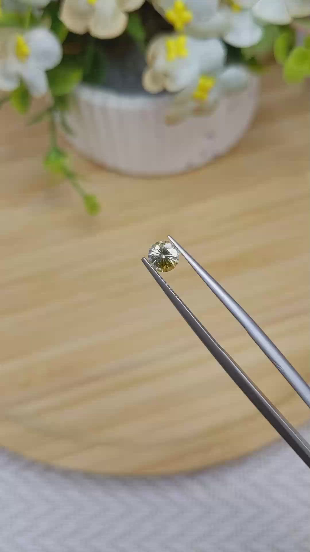 0.71 Ct. Bi Color Sapphire from Ceylon (Sri Lanka) Size Video