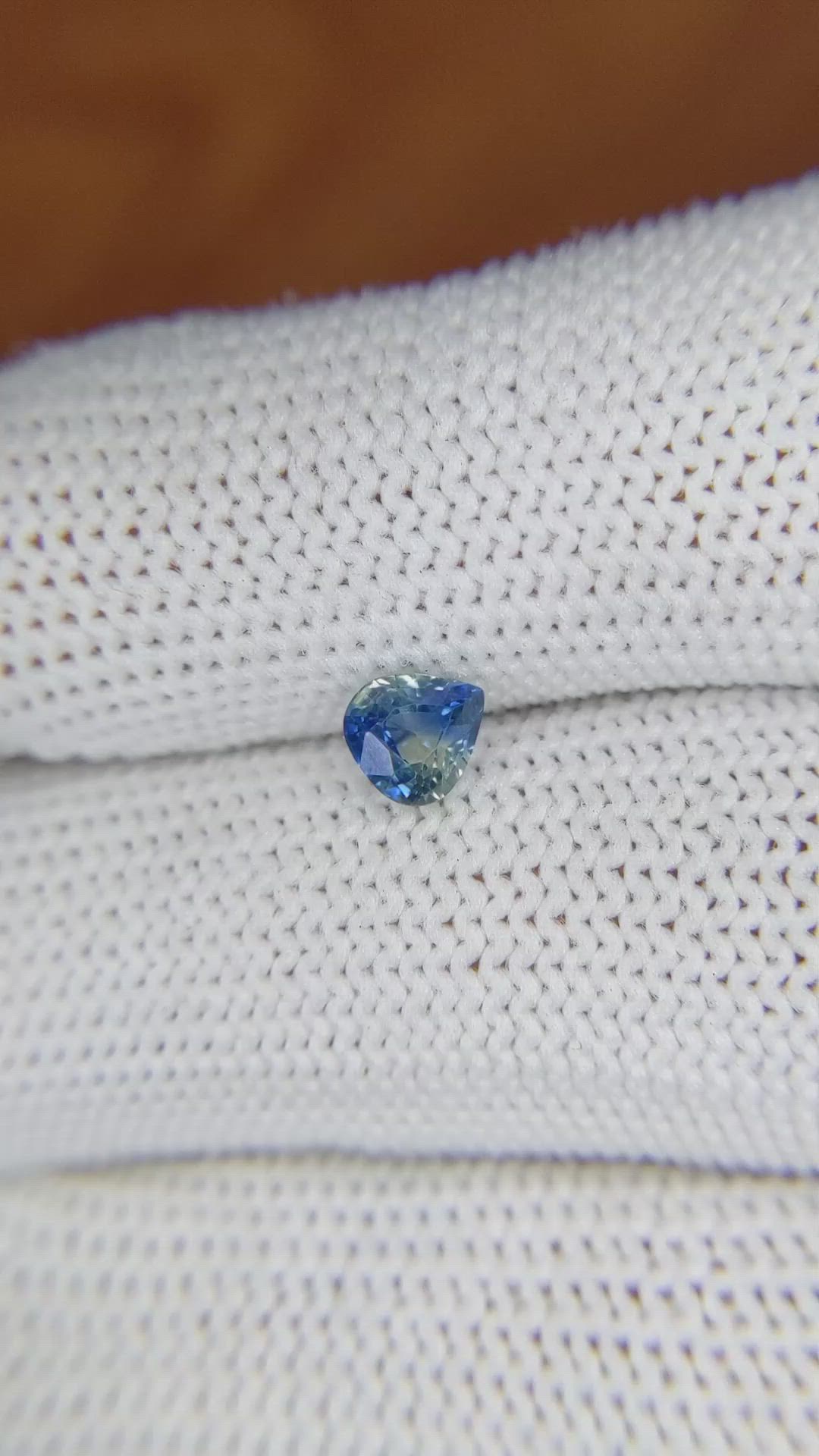 0.77 Ct. Bi Color Sapphire from Ceylon (Sri Lanka) Size Video