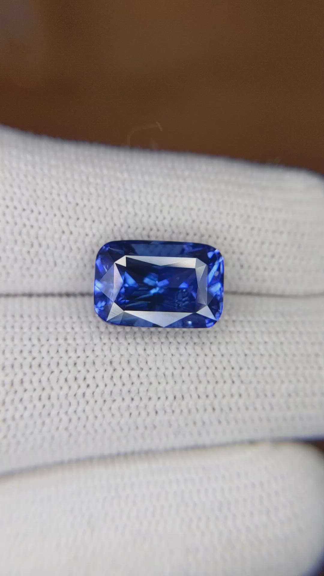 7.09 Ct. Blue Sapphire from Ceylon (Sri Lanka) Size Video