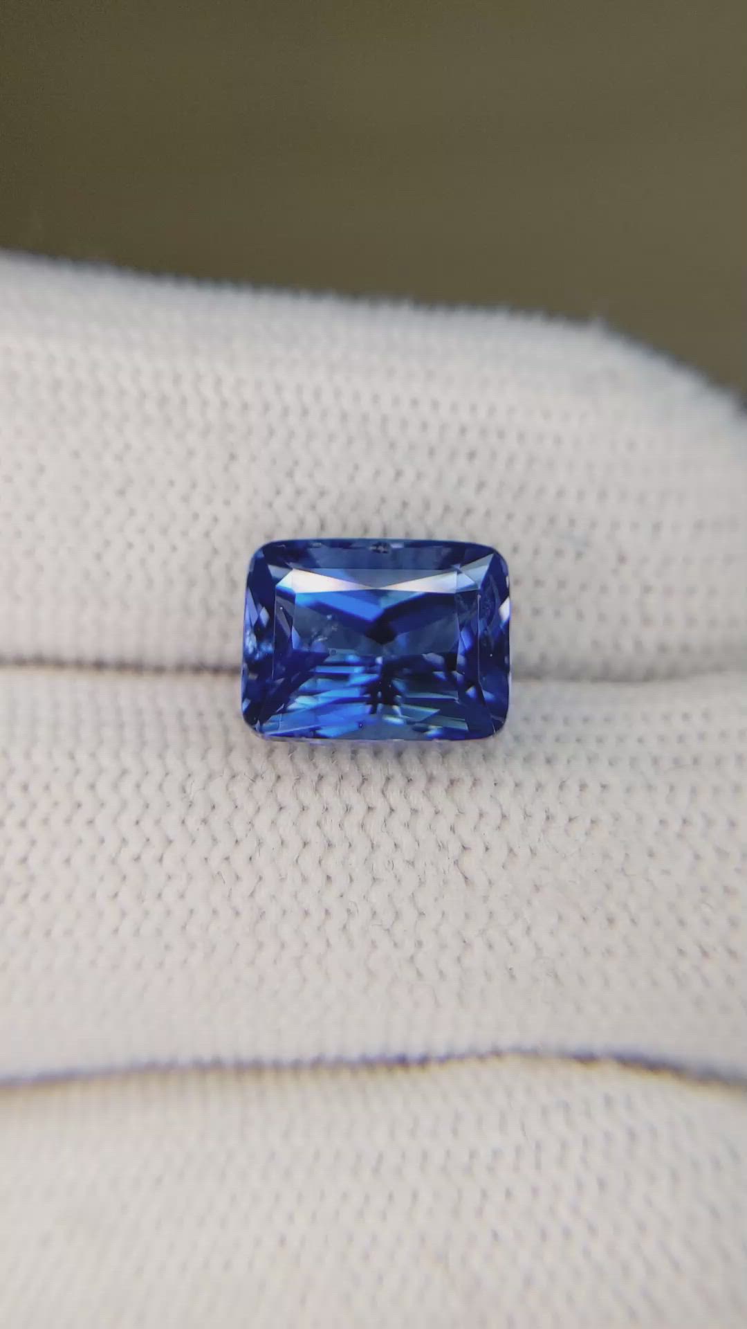6.53 Ct. Blue Sapphire from Ceylon (Sri Lanka) Size Video