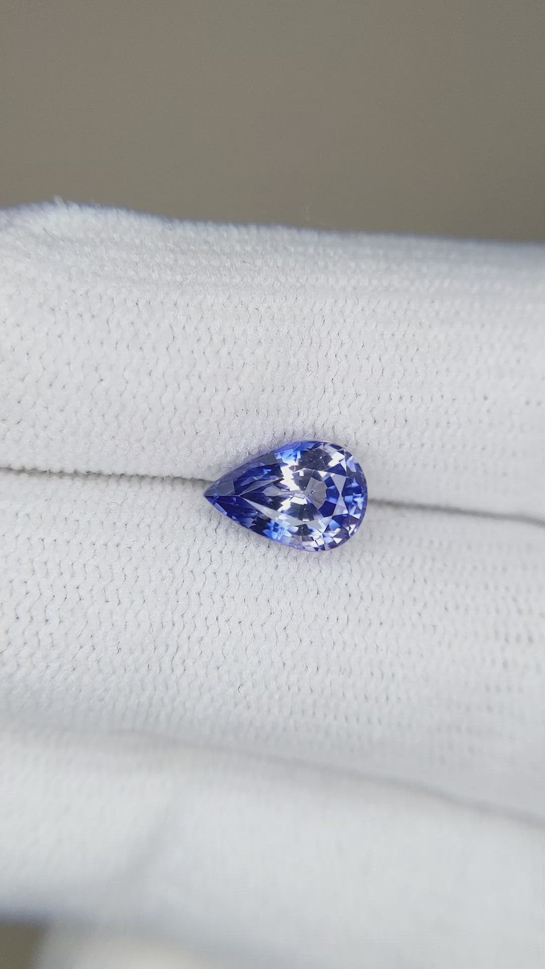 1.84 Ct. Bi Color Sapphire from Ceylon (Sri Lanka) Size Video