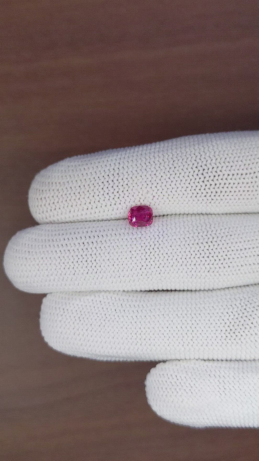 0.98 Ct. Purplish Pink Sapphire from Ceylon (Sri Lanka) Size Video