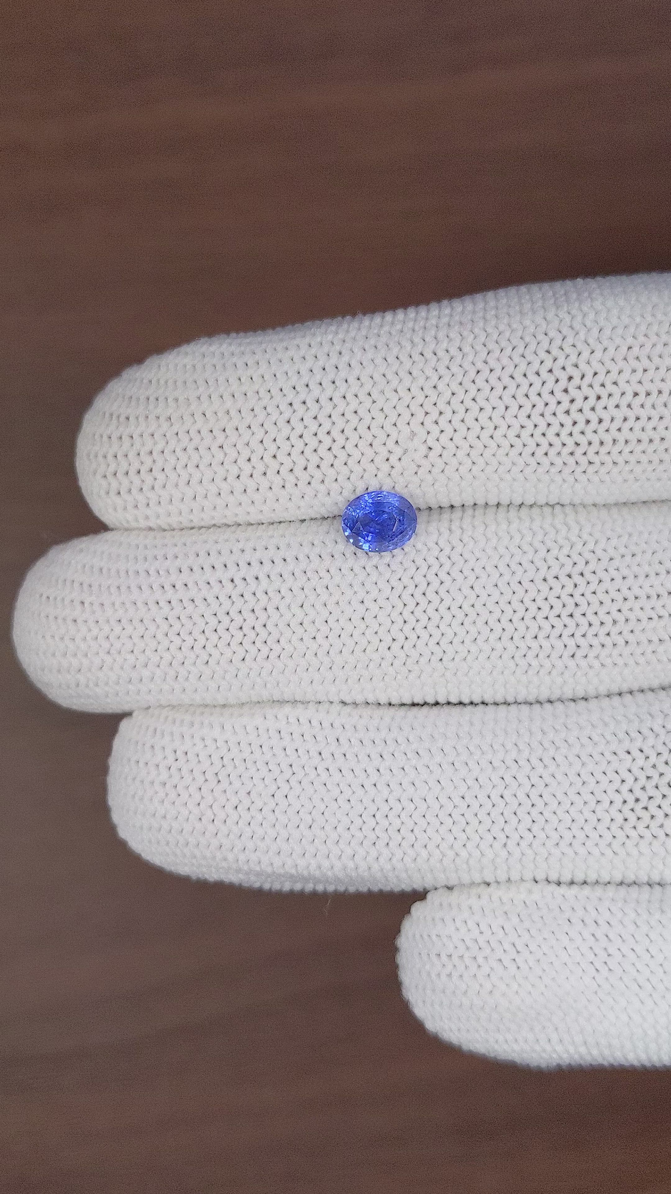 1.05 Ct. Blue Sapphire from Ceylon (Sri Lanka) Size Video