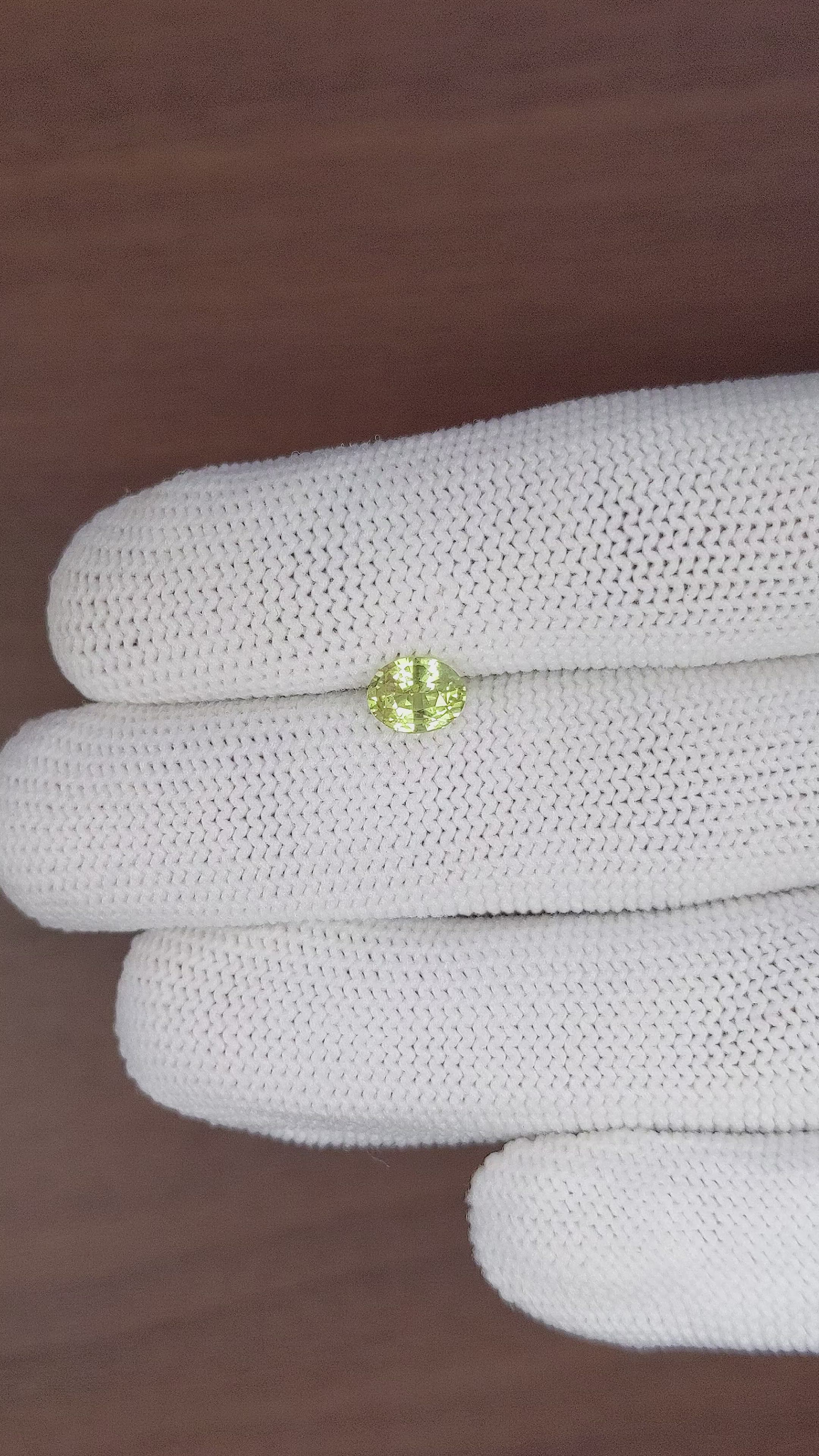 1.01 Ct. Yellowish Green Sapphire from Ceylon (Sri Lanka) Size Video