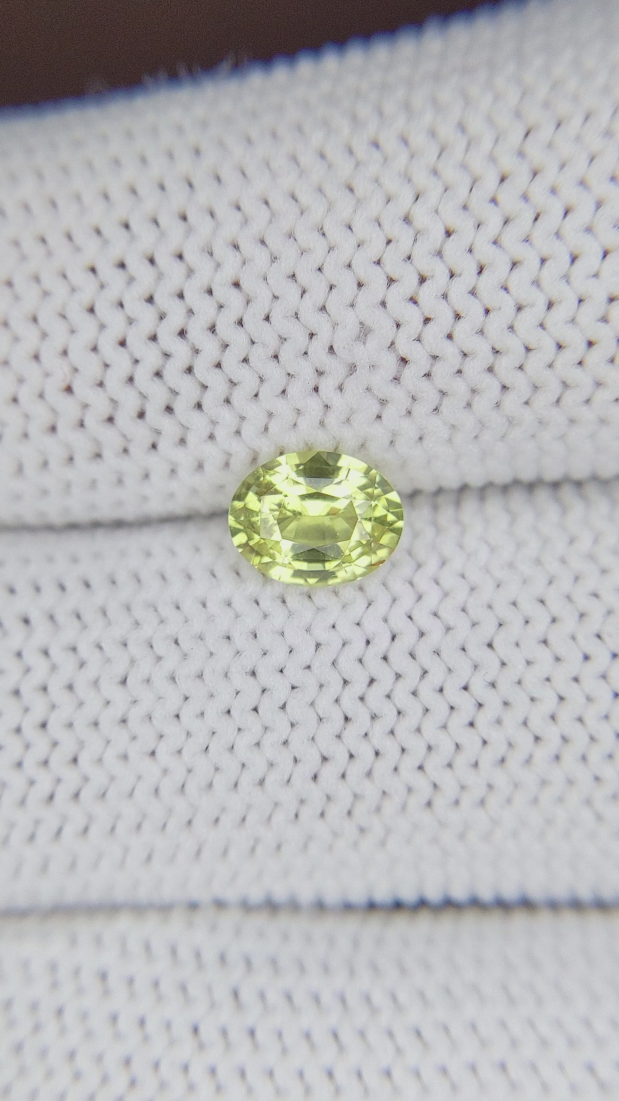 1.01 Ct. Yellowish Green Sapphire from Ceylon (Sri Lanka) Size Video
