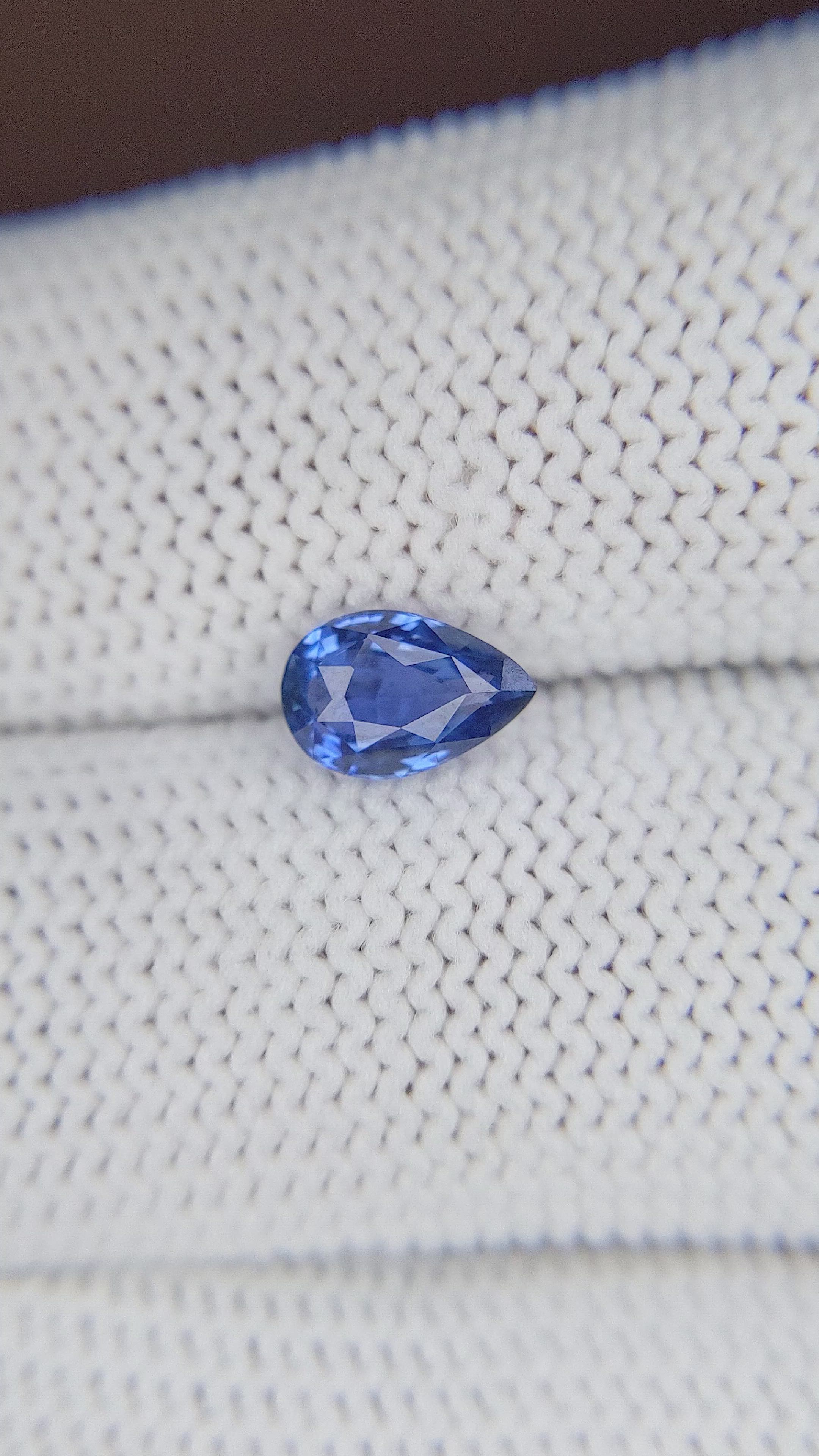 1.00 Ct. Blue Sapphire from Ceylon (Sri Lanka) Size Video