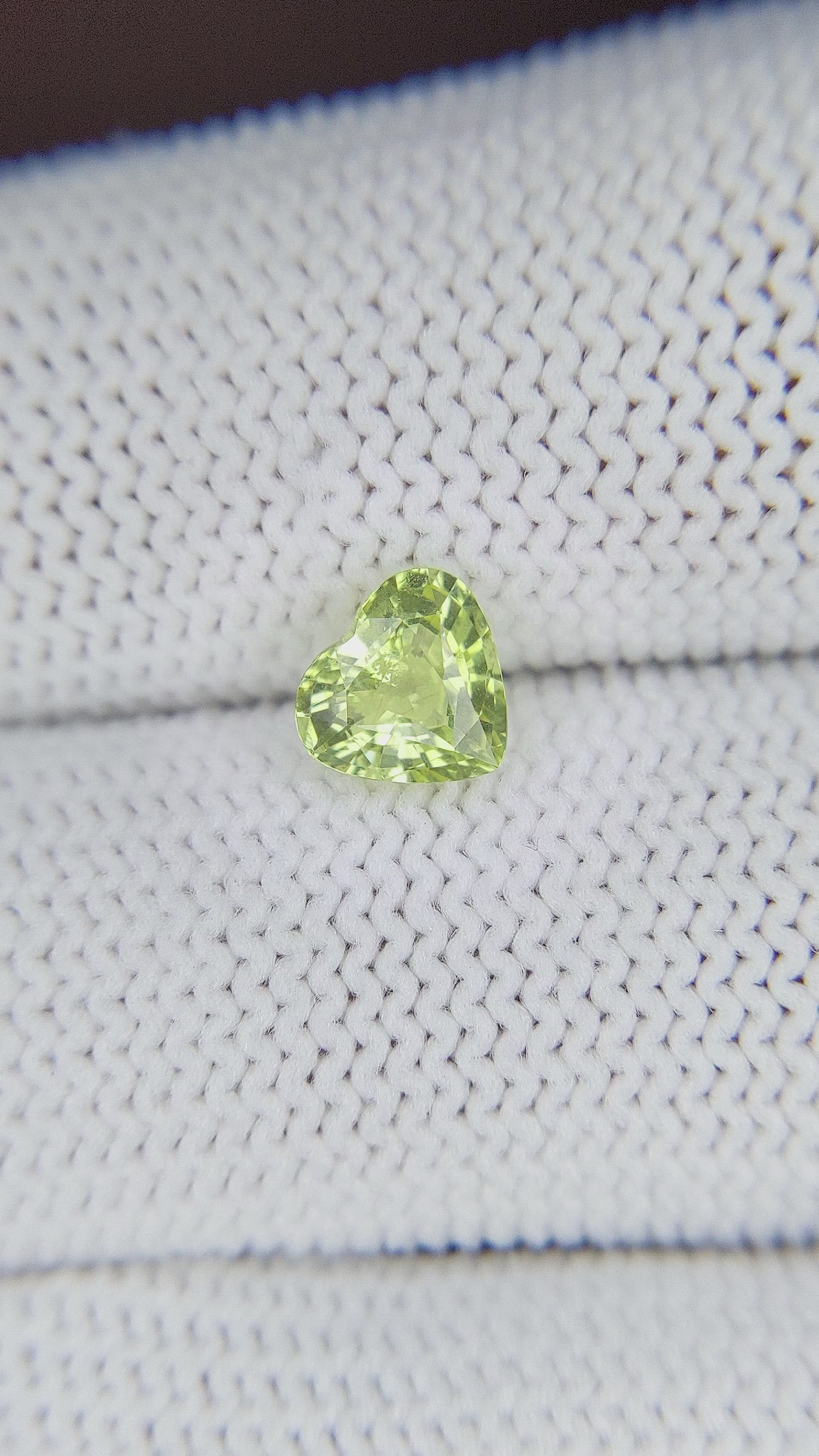 1.05 Ct. Yellowish Green Sapphire from Ceylon (Sri Lanka) Size Video