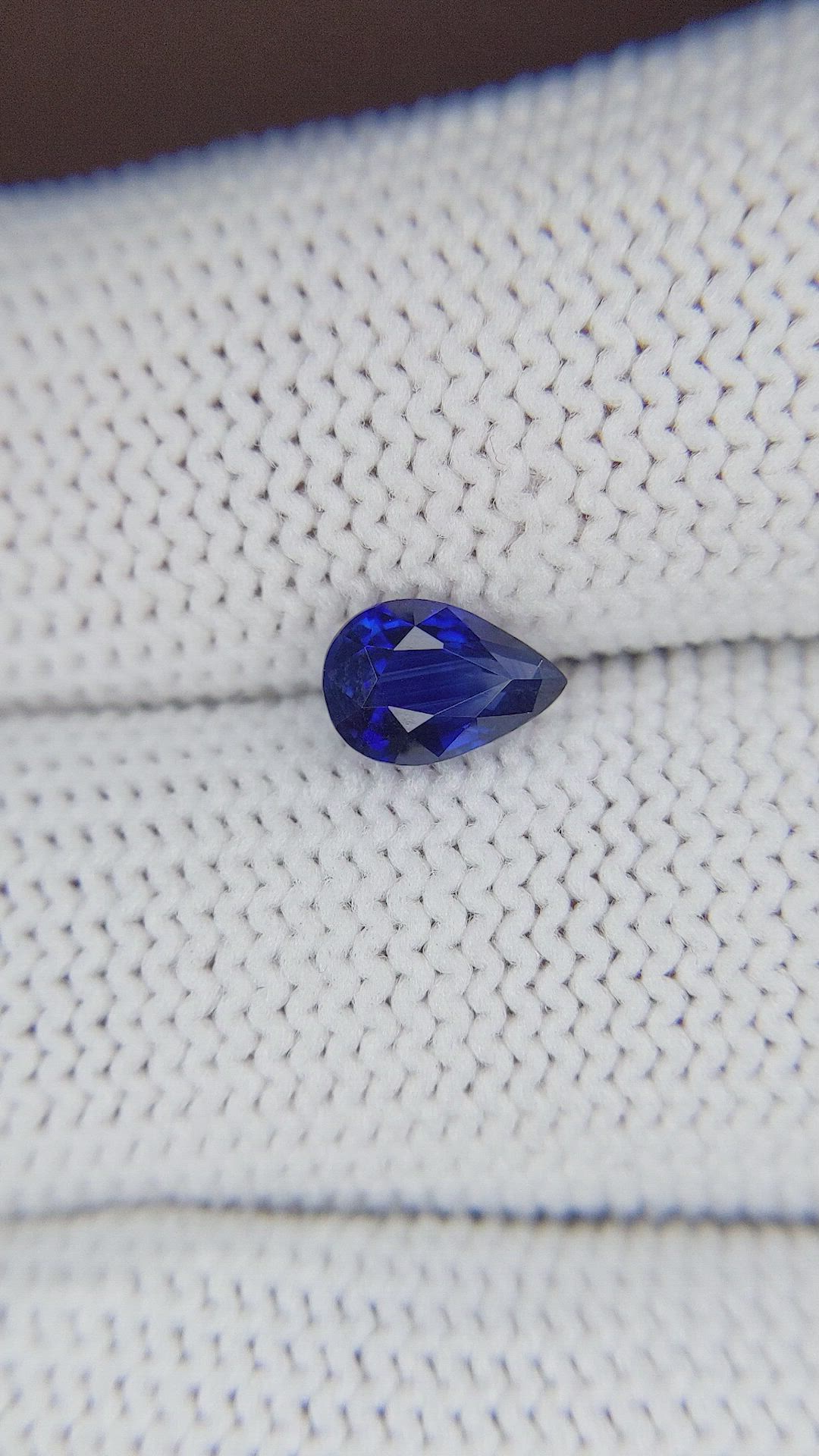 1.01 Ct. Blue Sapphire from Ceylon (Sri Lanka) Size Video