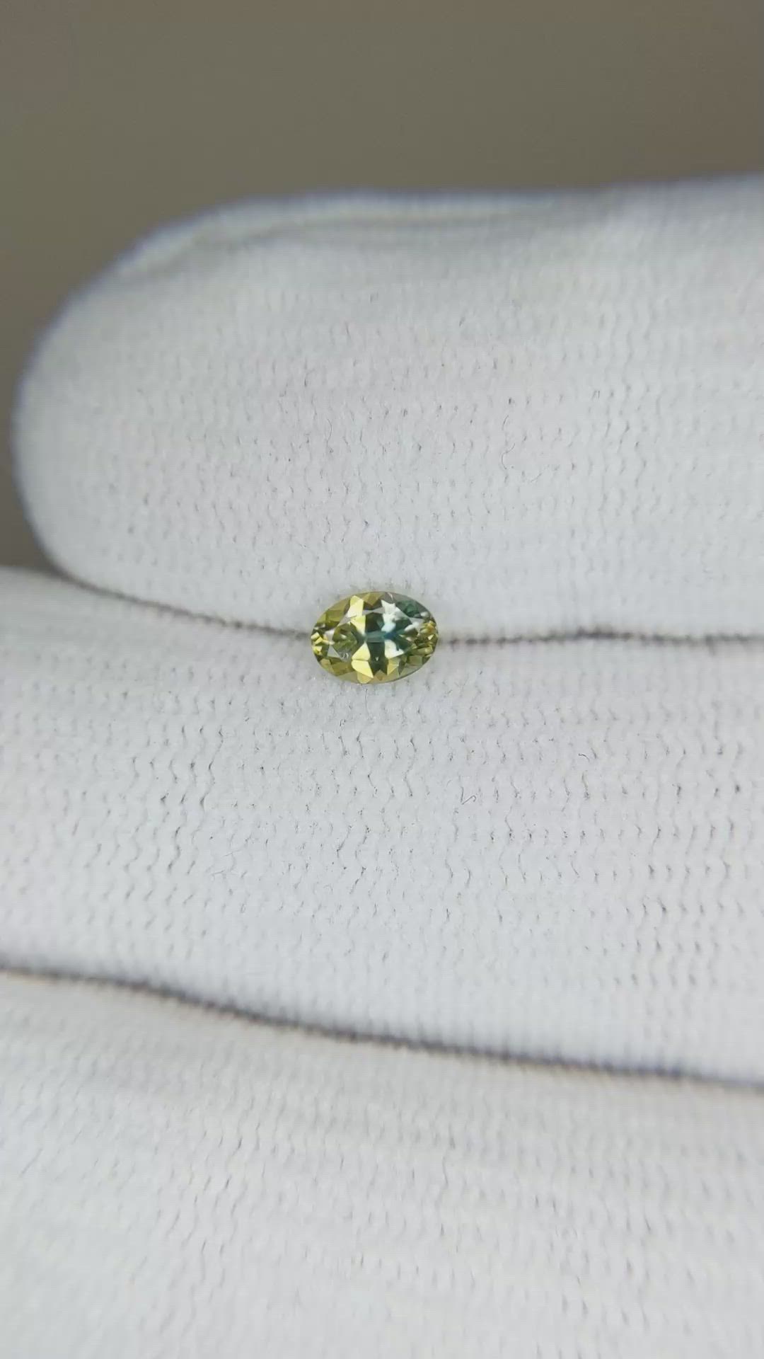 0.44 Ct. Bi Color Sapphire from Montana Size Video