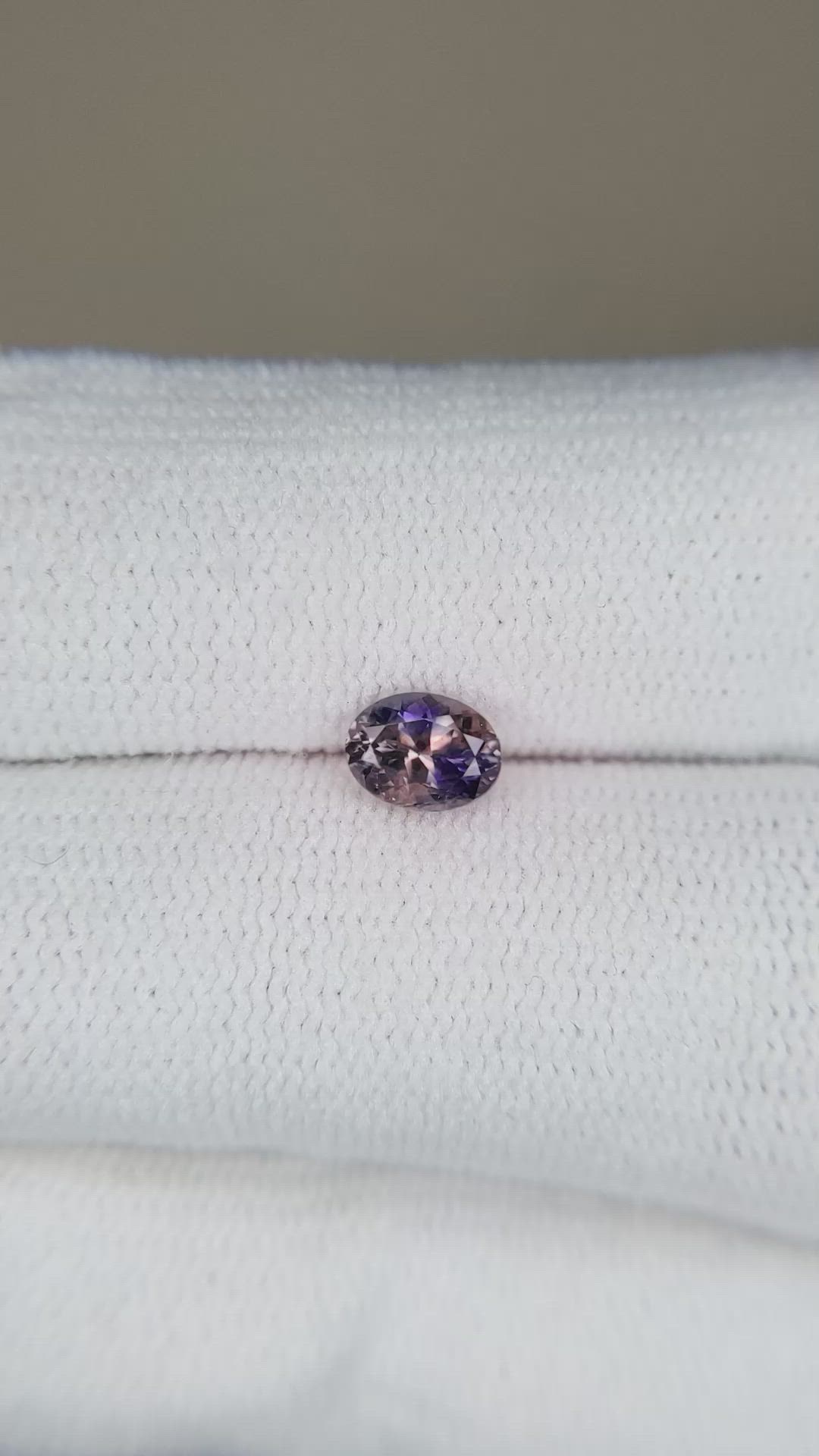 0.59 Ct. Bi Color Sapphire from Montana Size Video