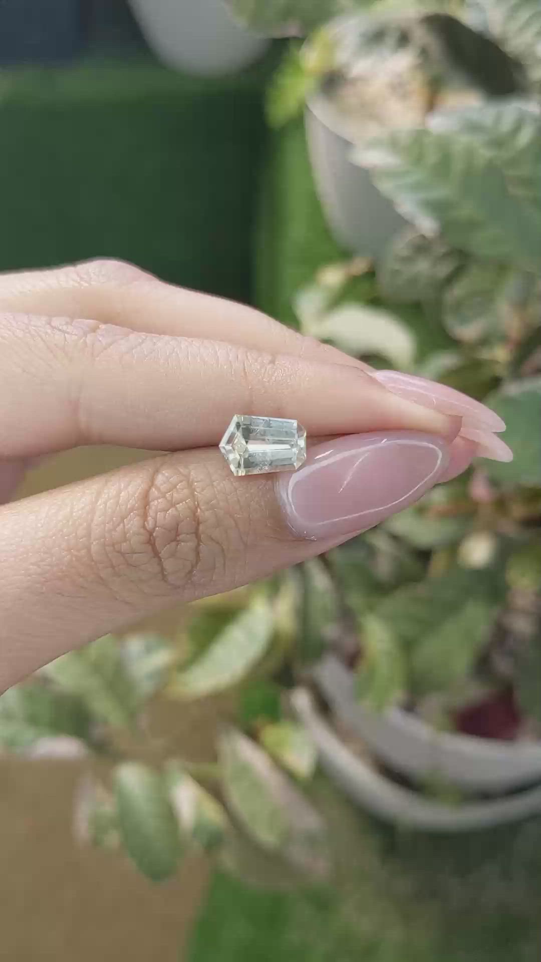 2.12 Ct. Yellow Sapphire from Ceylon (Sri Lanka) Size Video