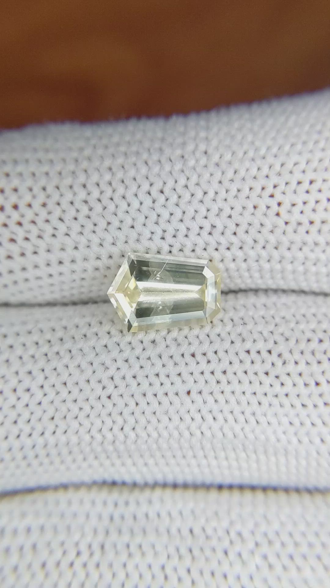 2.12 Ct. Yellow Sapphire from Ceylon (Sri Lanka) Size Video