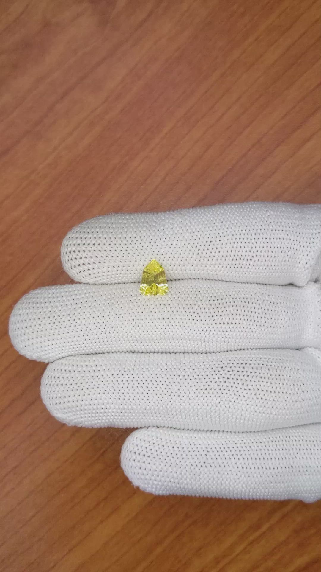 1.37 Ct. Yellow Sapphire from Ceylon (Sri Lanka) Size Video
