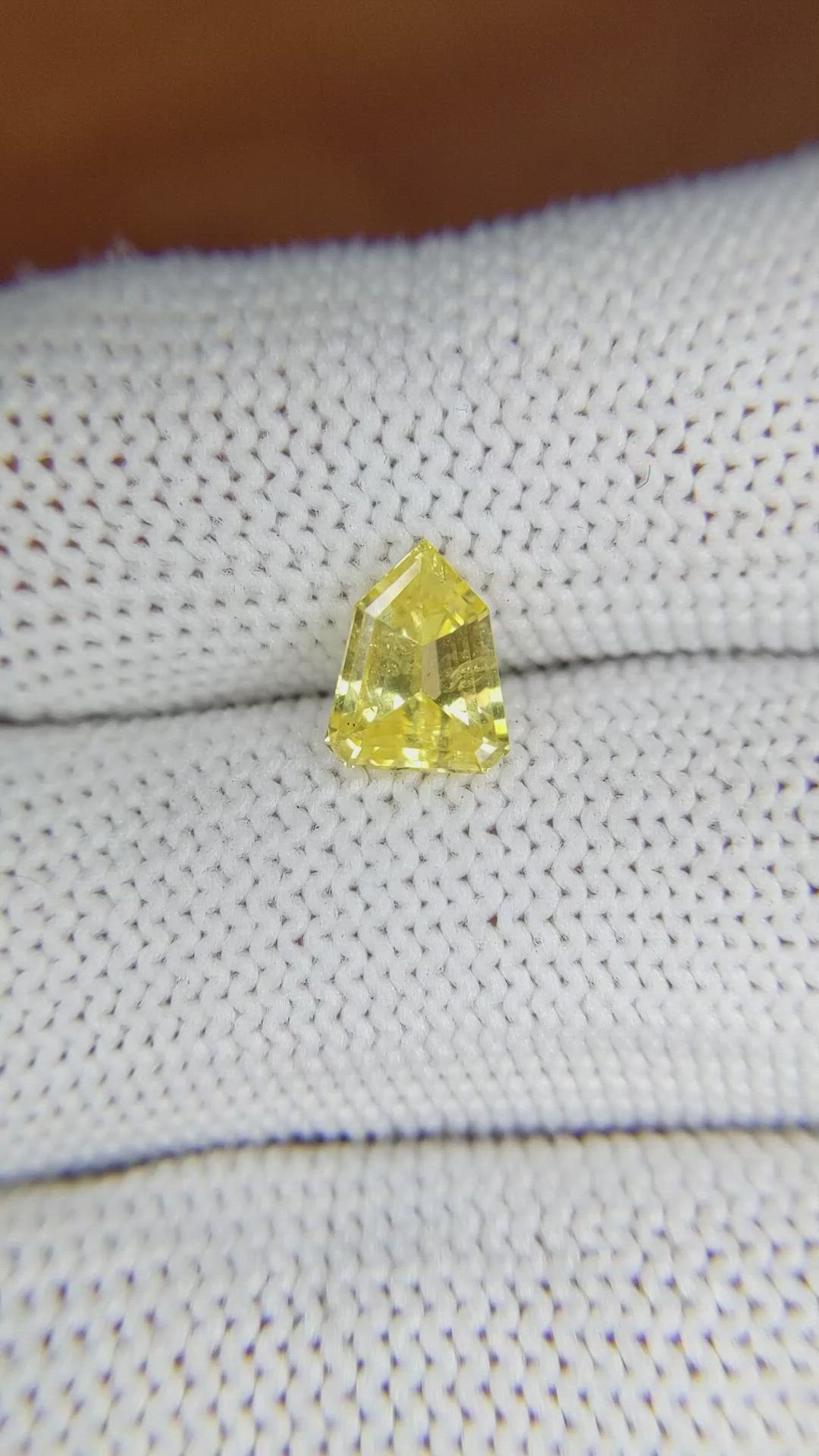 1.37 Ct. Yellow Sapphire from Ceylon (Sri Lanka) Size Video