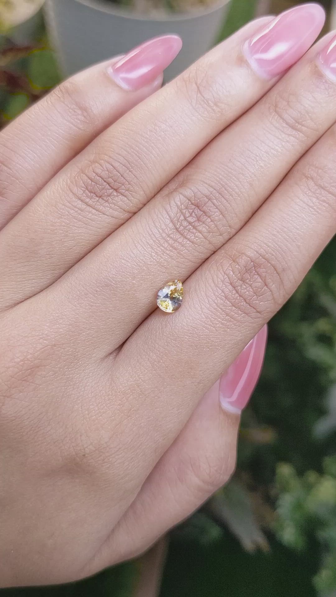 0.76 Ct. Bi Color Sapphire from Ceylon (Sri Lanka) Size Video