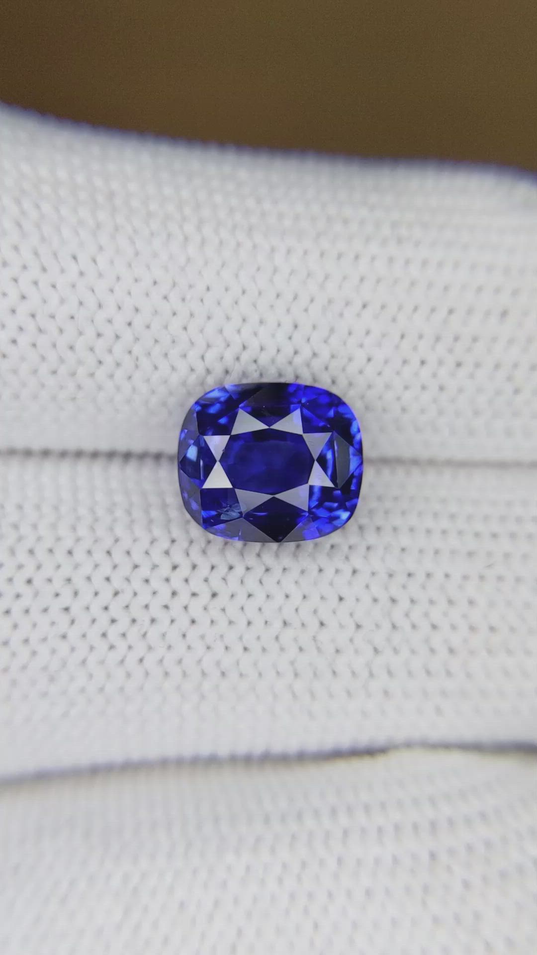 4.62 Ct. Blue Sapphire from Ceylon (Sri Lanka) Size Video