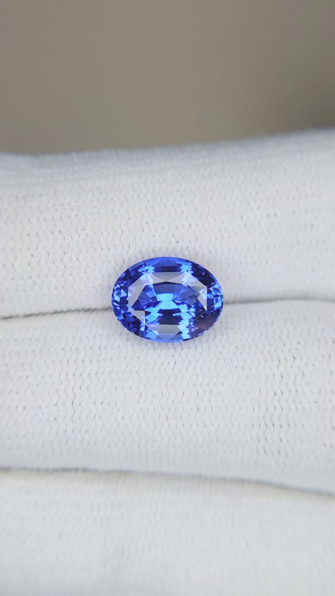 3.23 Ct. Blue Sapphire from Ceylon (Sri Lanka) Size Video