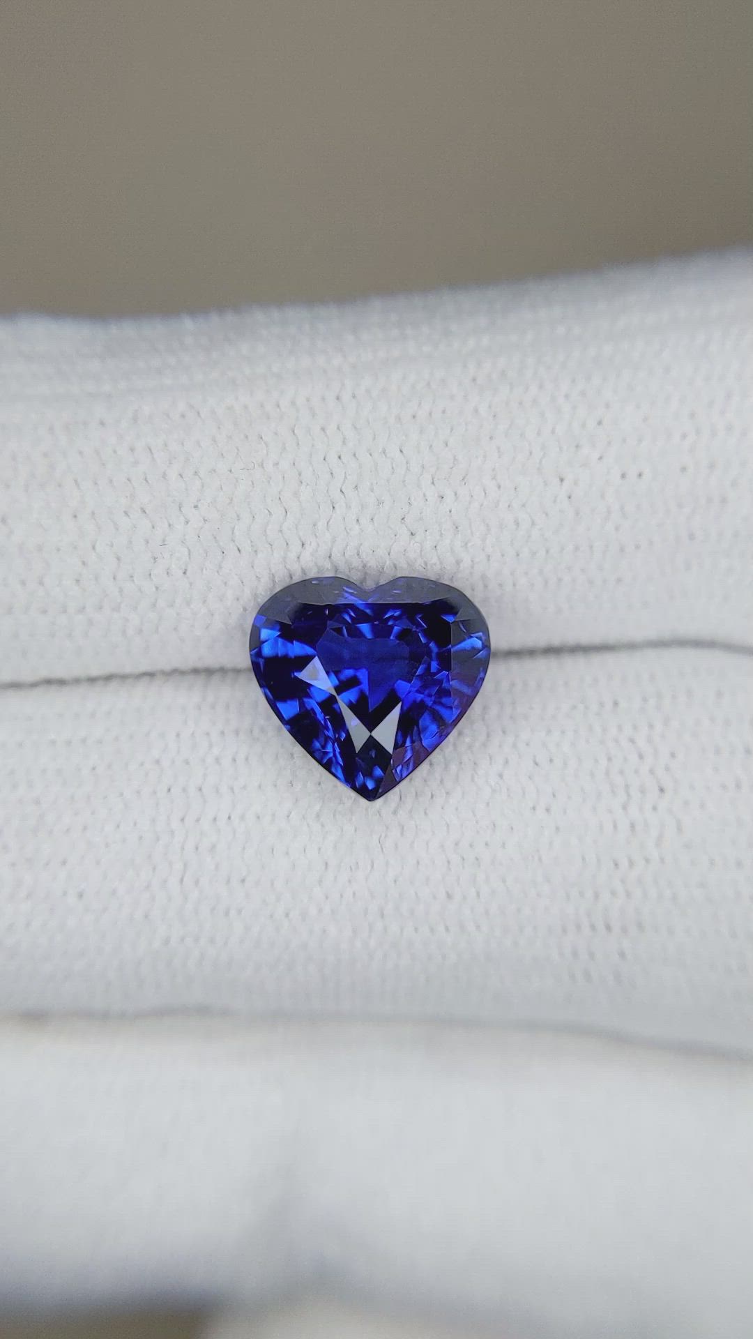 3.64 Ct. Blue Sapphire from Ceylon (Sri Lanka) Size Video