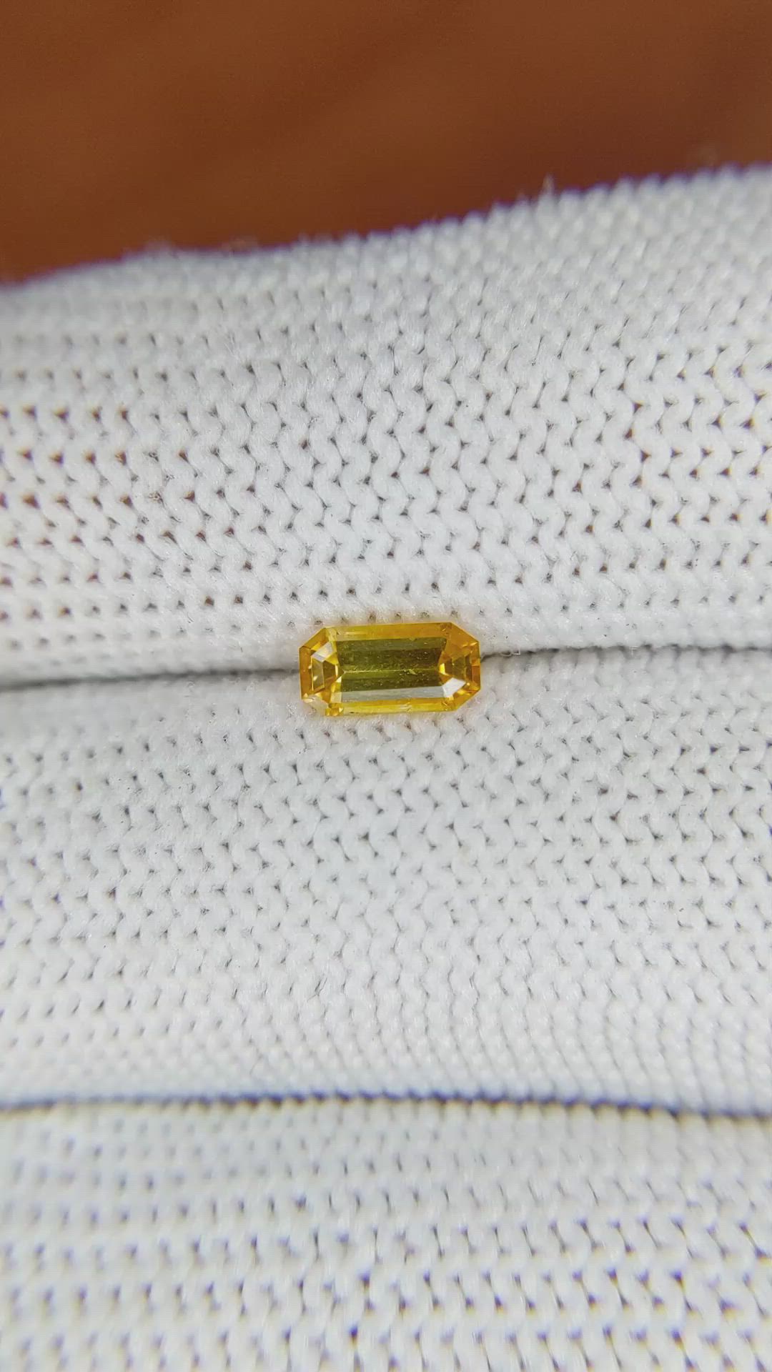 0.61 Ct. Yellowish Orange Sapphire from Ceylon (Sri Lanka) Size Video