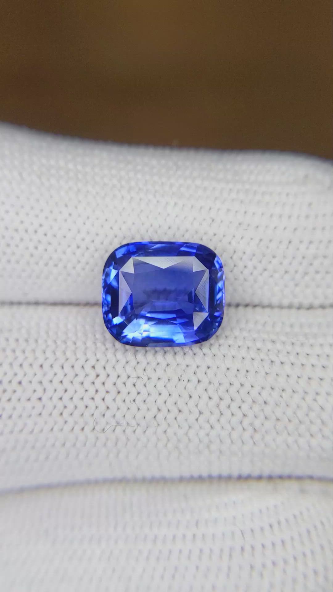 5.65 Ct. Blue Sapphire from Ceylon (Sri Lanka) Size Video