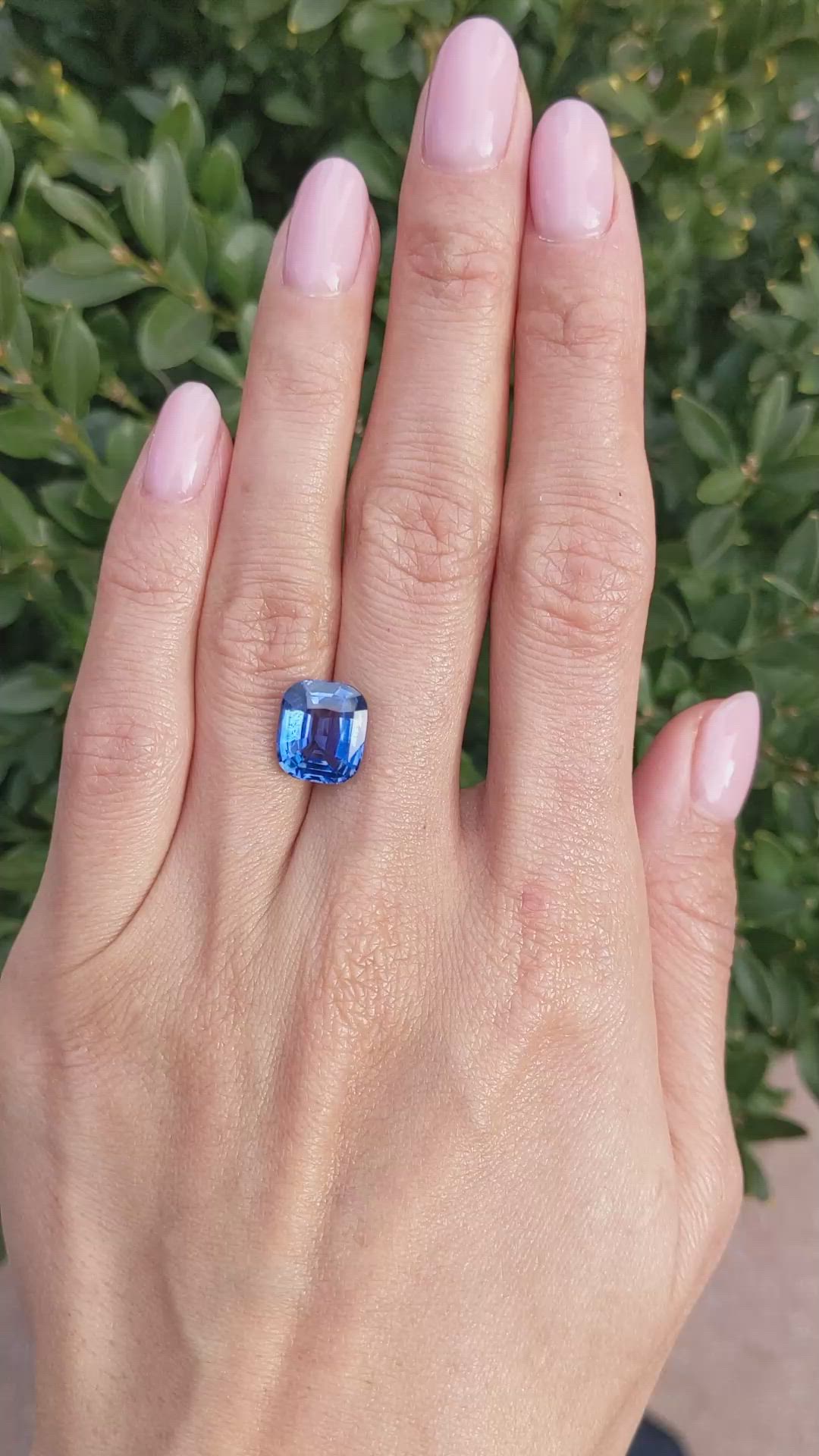5.65 Ct. Blue Sapphire from Ceylon (Sri Lanka) Size Video
