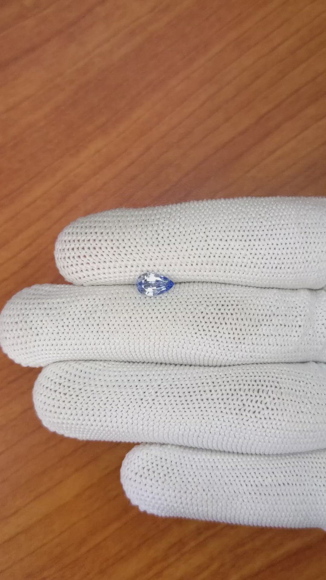 0.70 Ct. Bi Color / Parti Sapphire from Ceylon (Sri Lanka) Size Video