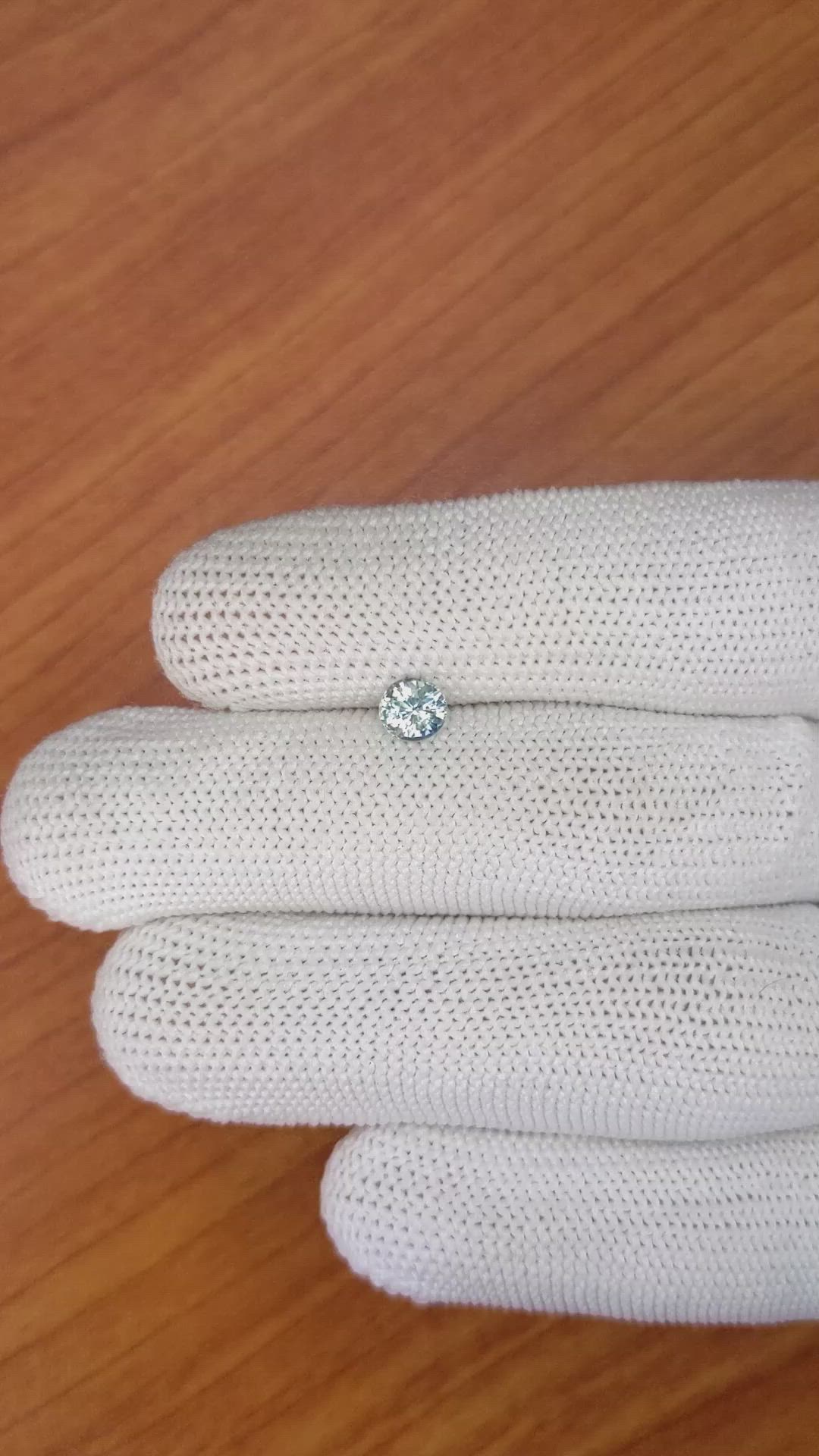 0.70 Ct. Bi Color / Parti Sapphire from Ceylon (Sri Lanka) Size Video