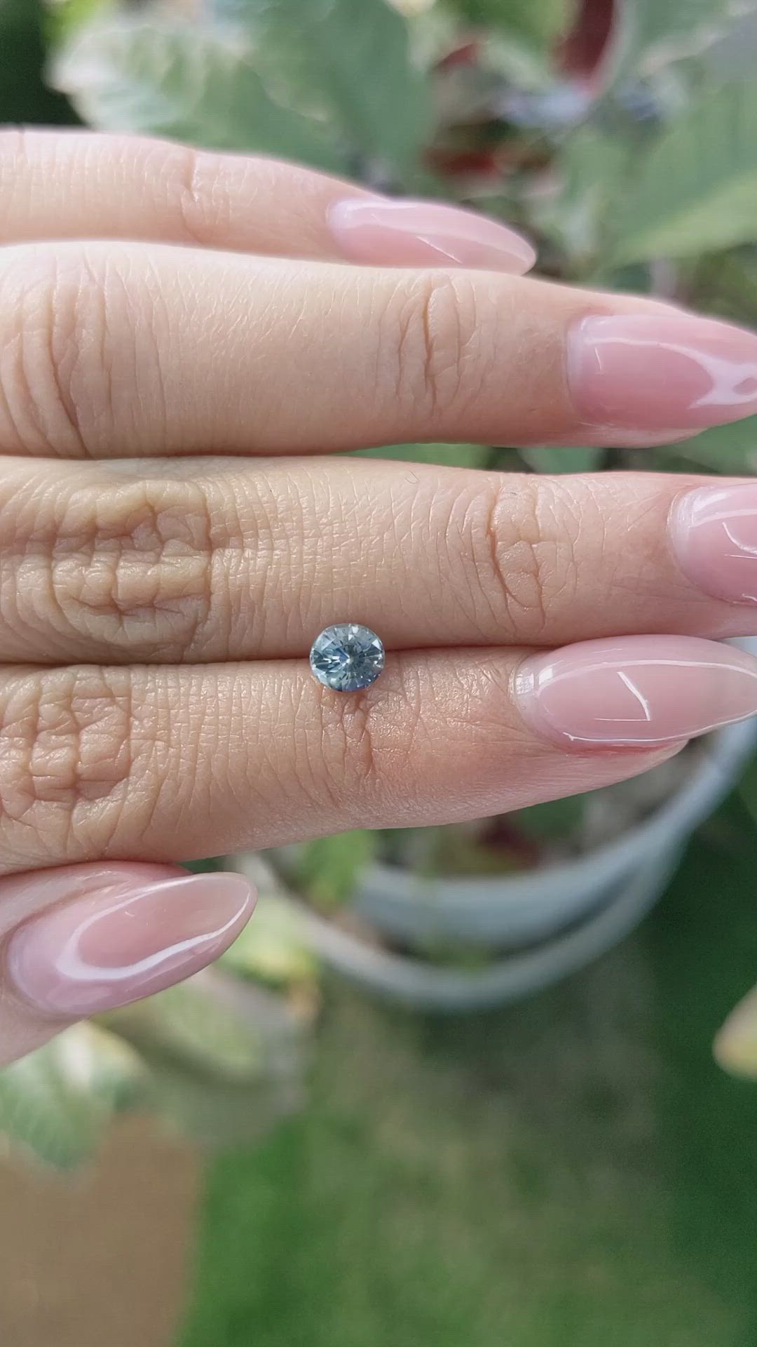 0.70 Ct. Bi Color / Parti Sapphire from Ceylon (Sri Lanka) Size Video