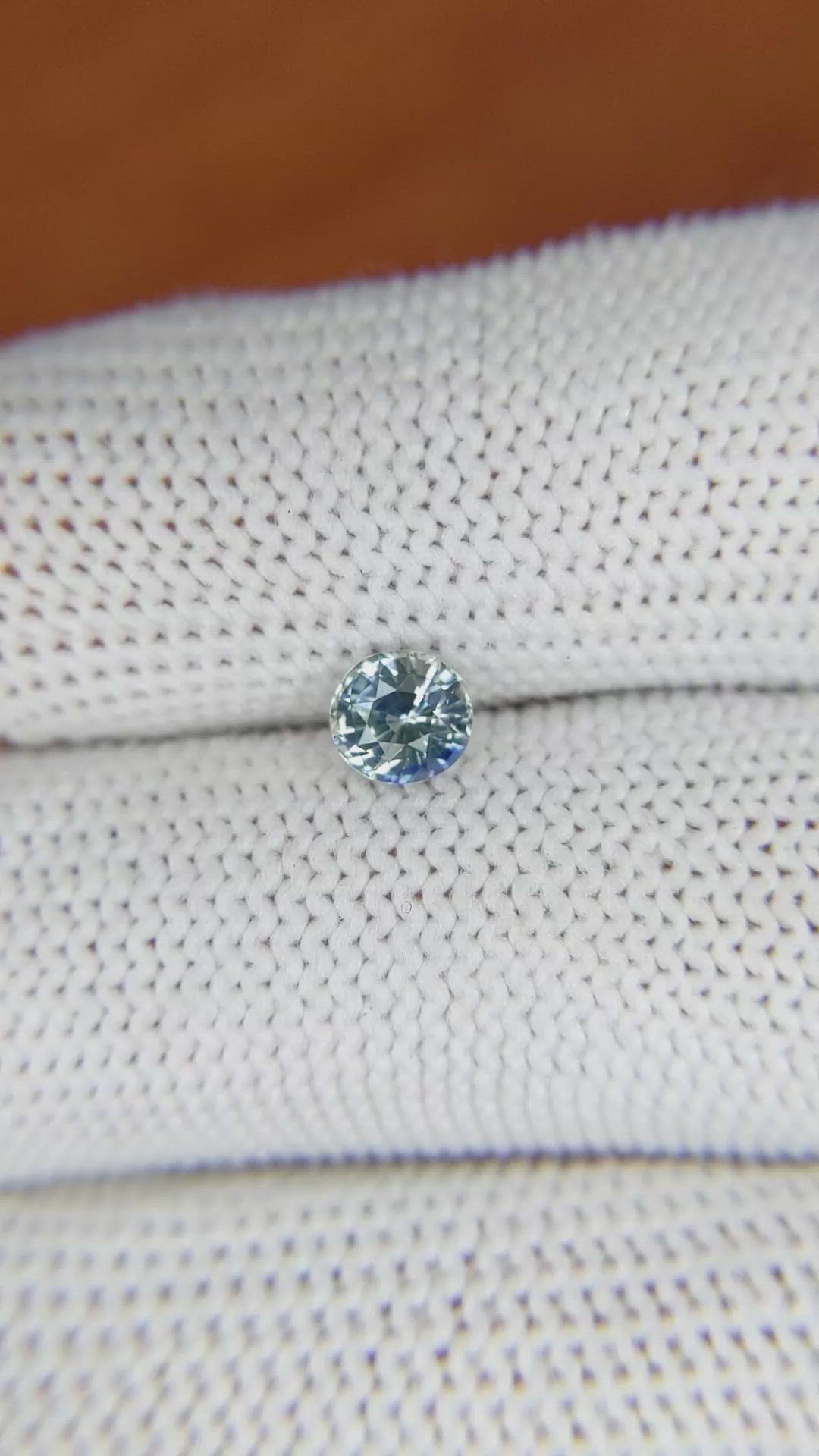 0.70 Ct. Bi Color / Parti Sapphire from Ceylon (Sri Lanka) Size Video