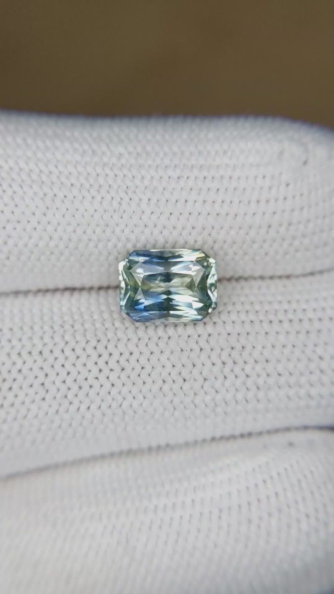 3.01 Ct. Bi Color Sapphire from Ceylon (Sri Lanka) Size Video